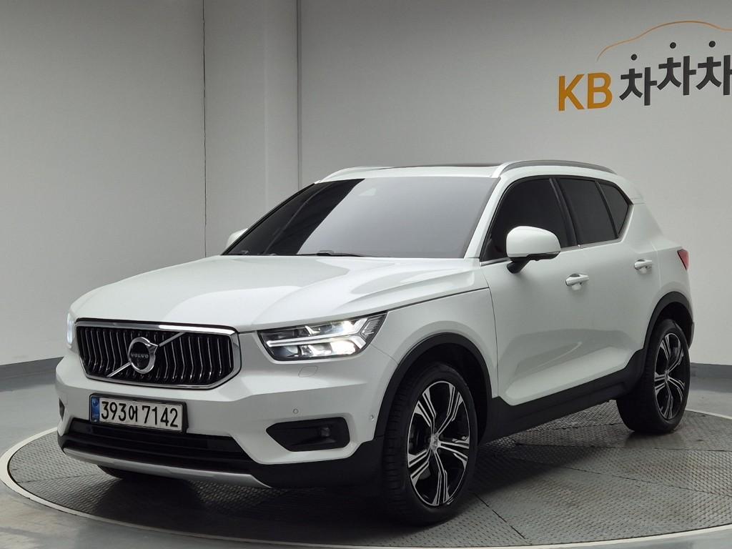 2021 VOLVO XC40 