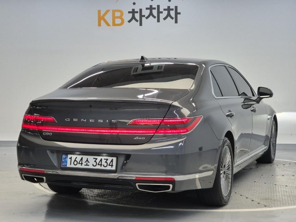 2021 GENESIS G90 