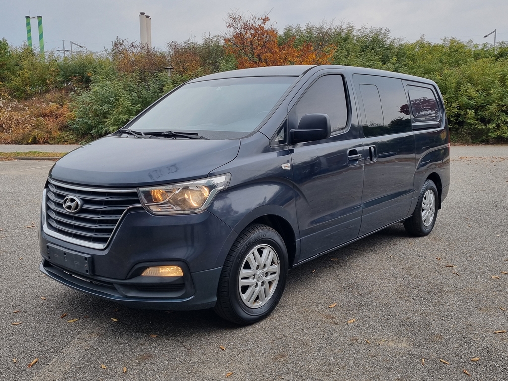 2019 HYUNDAI THE NEW GRAND STAREX 5seat Diesel Van Modern
