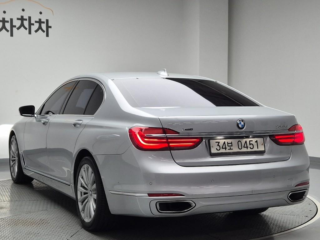 2016 BMW 7 SERIES (6Gen) 