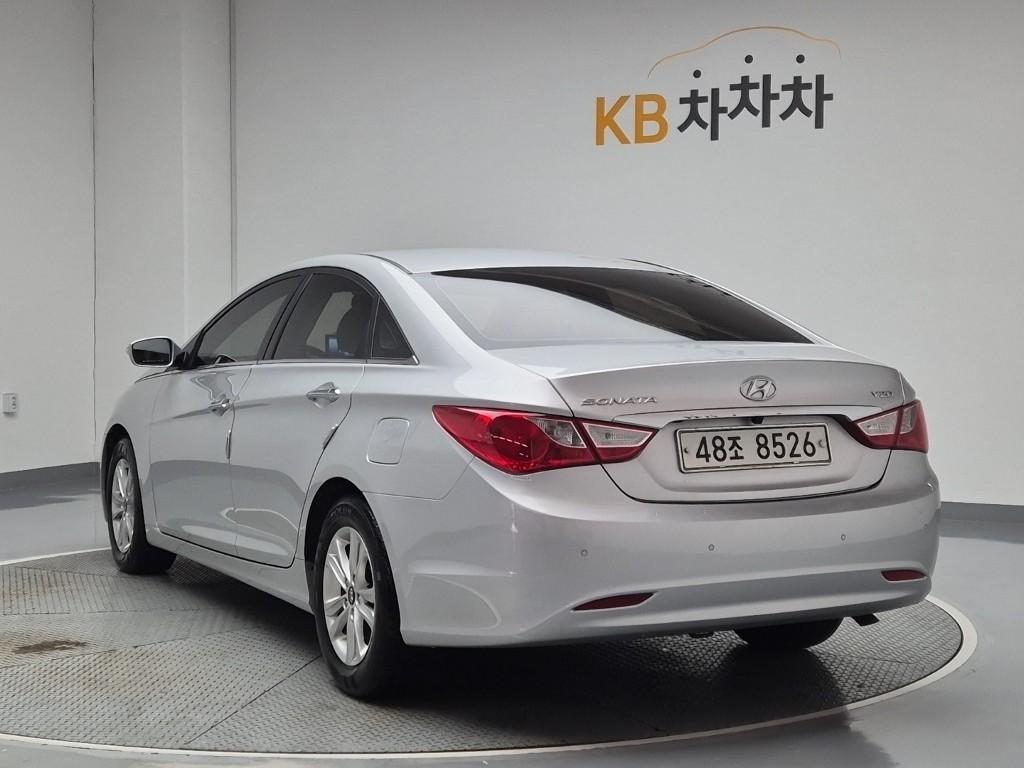 2010 HYUNDAI SONATA (YF) 