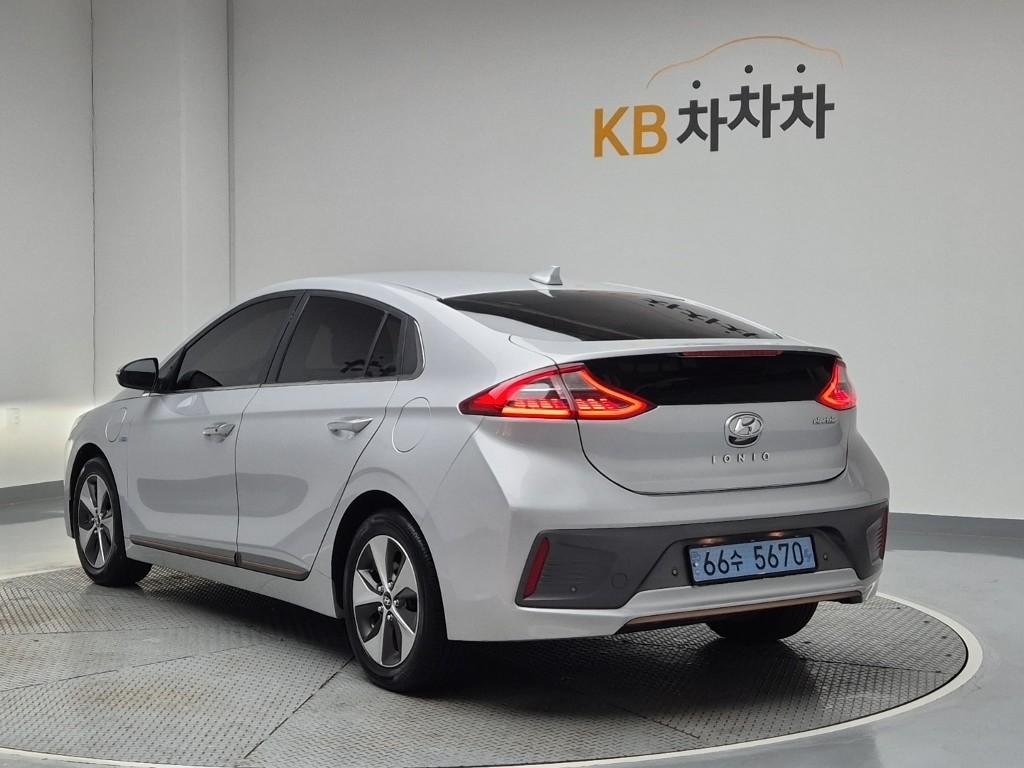 2017 HYUNDAI IONIQ Electric 