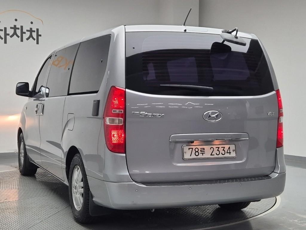 2017 HYUNDAI GRAND STAREX 