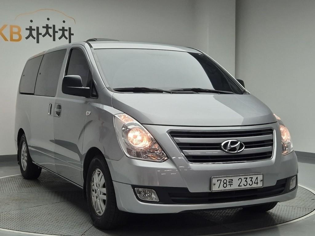 2017 HYUNDAI GRAND STAREX 