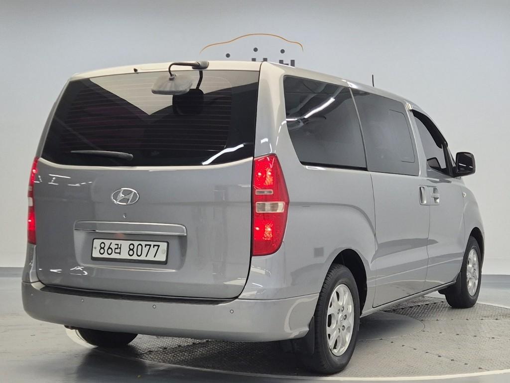 2011 HYUNDAI GRAND STAREX 