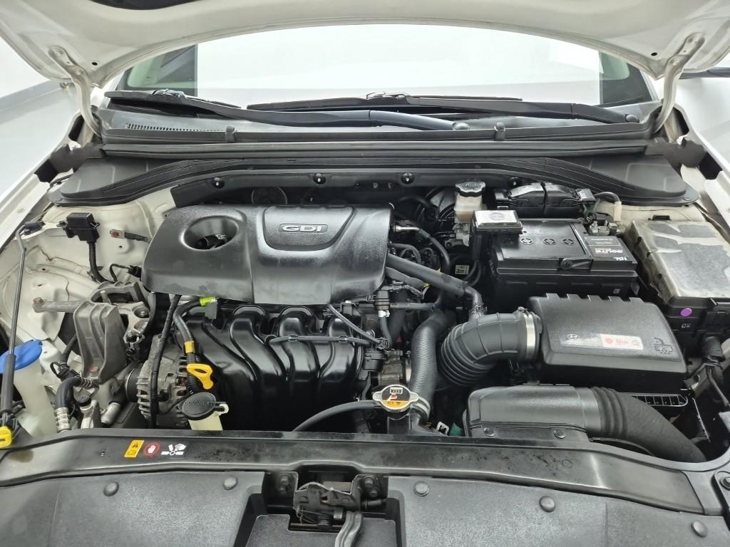 2017 HYUNDAI AVANTE AD 