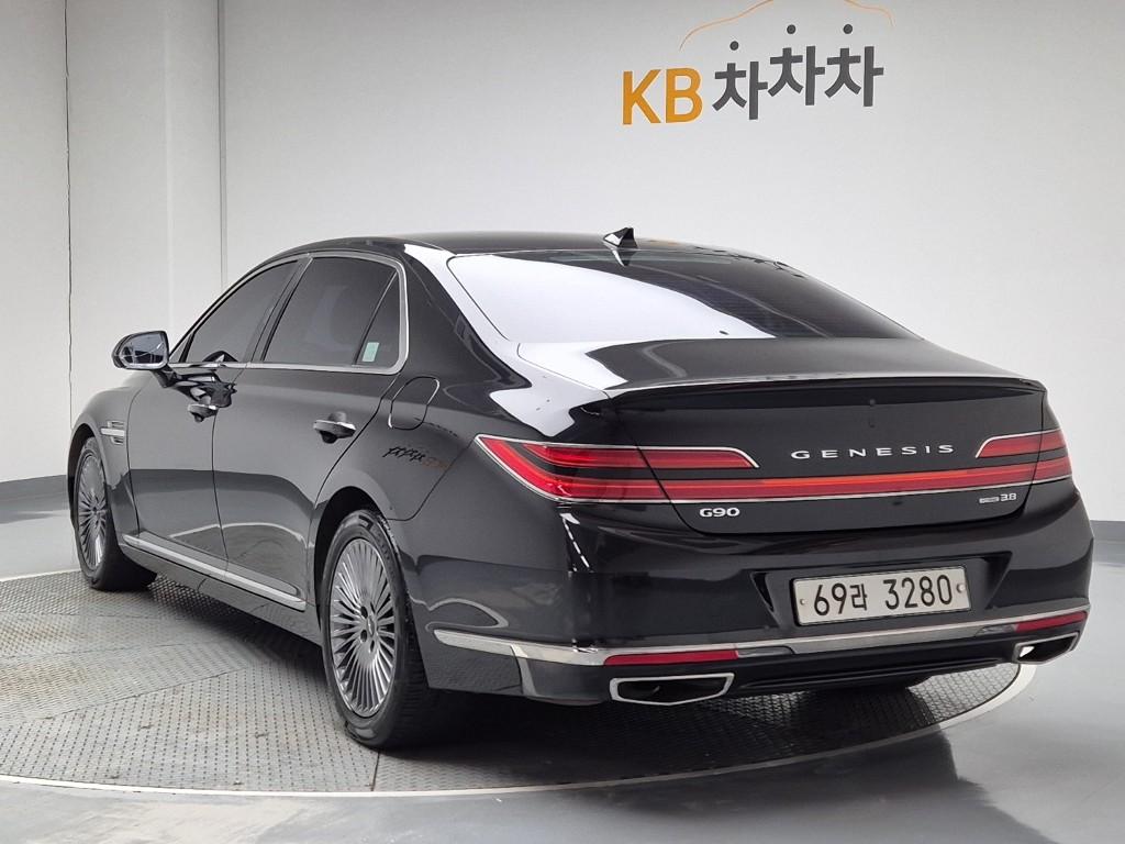 2019 GENESIS G90 