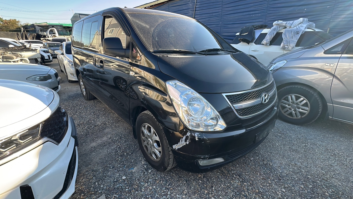 2013 Hyundai Grand Starex