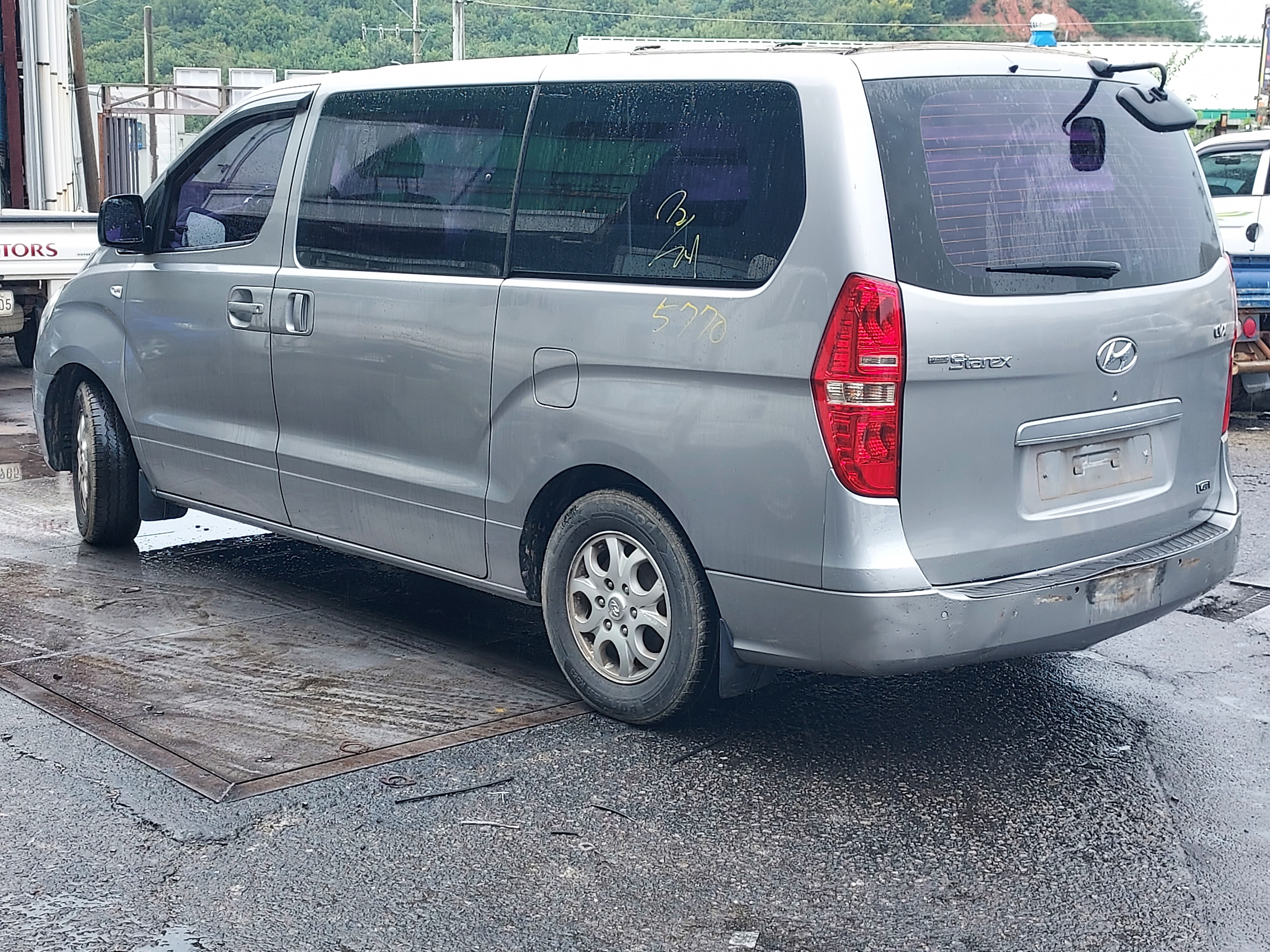 2012 Hyundai Grand Starex