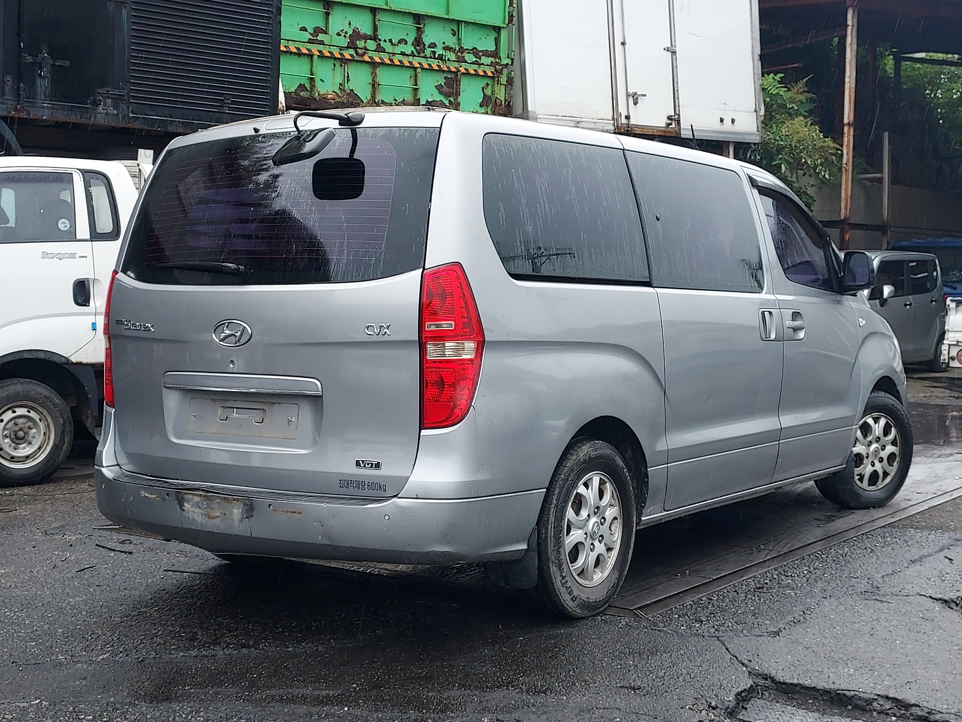 2012 Hyundai Grand Starex