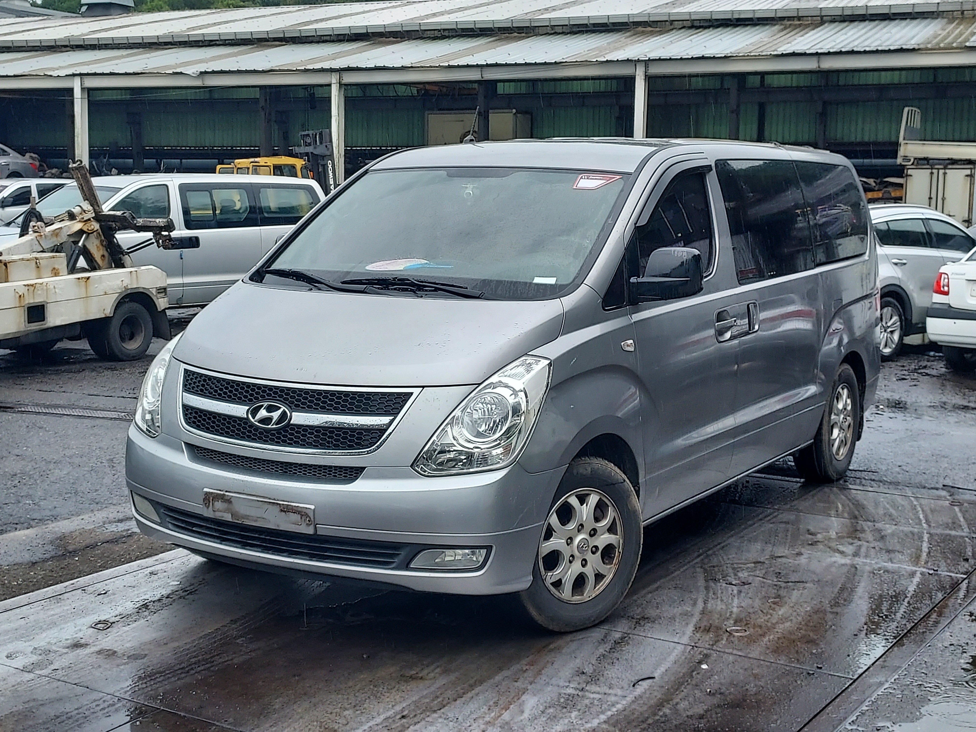 2012 Hyundai Grand Starex