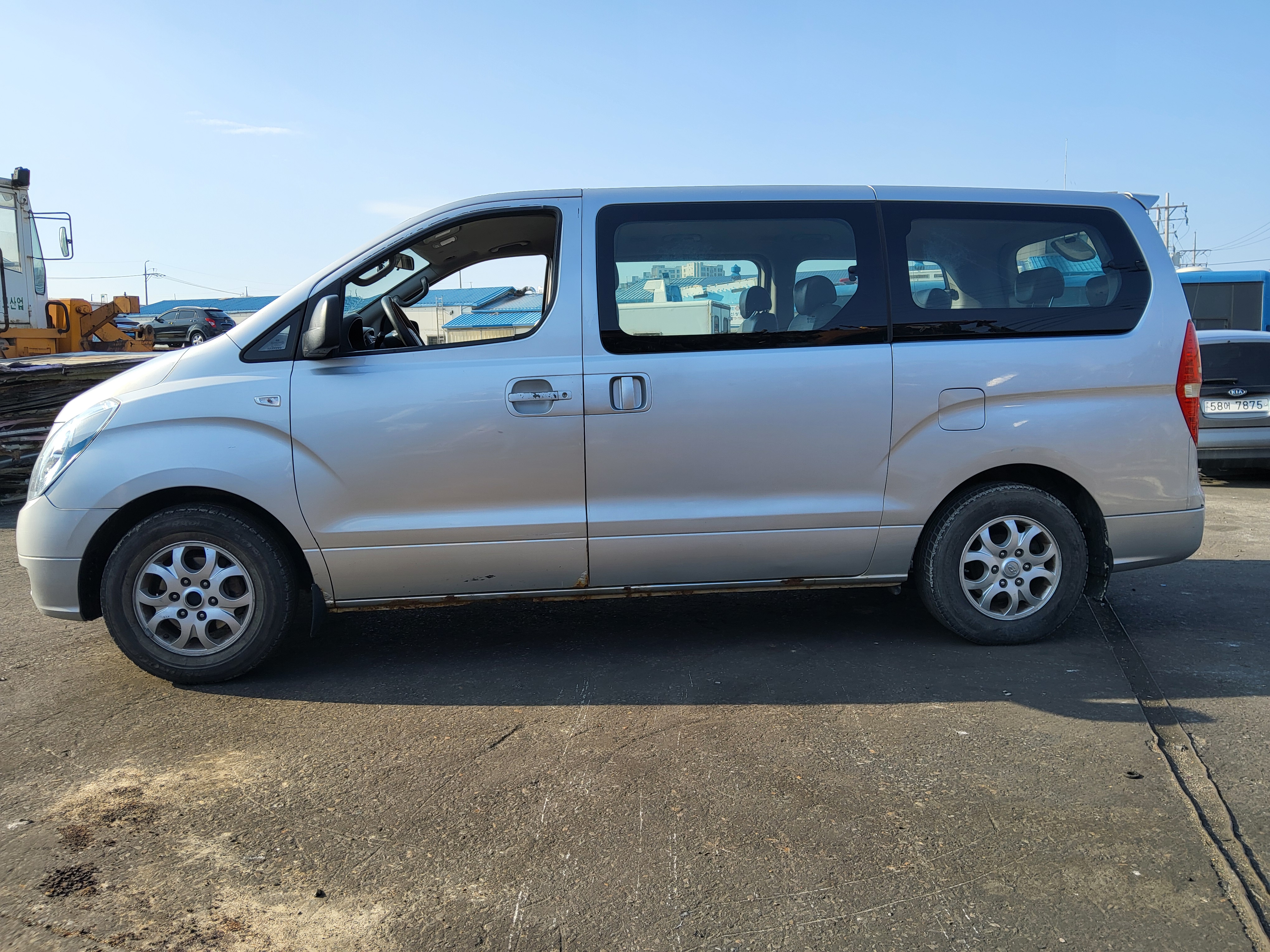 2010 Hyundai Grand Starex