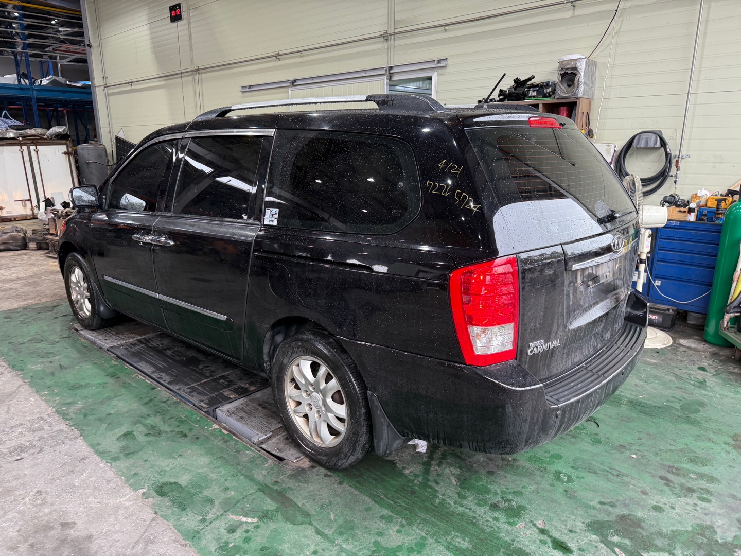 2011 Kia Carnival R