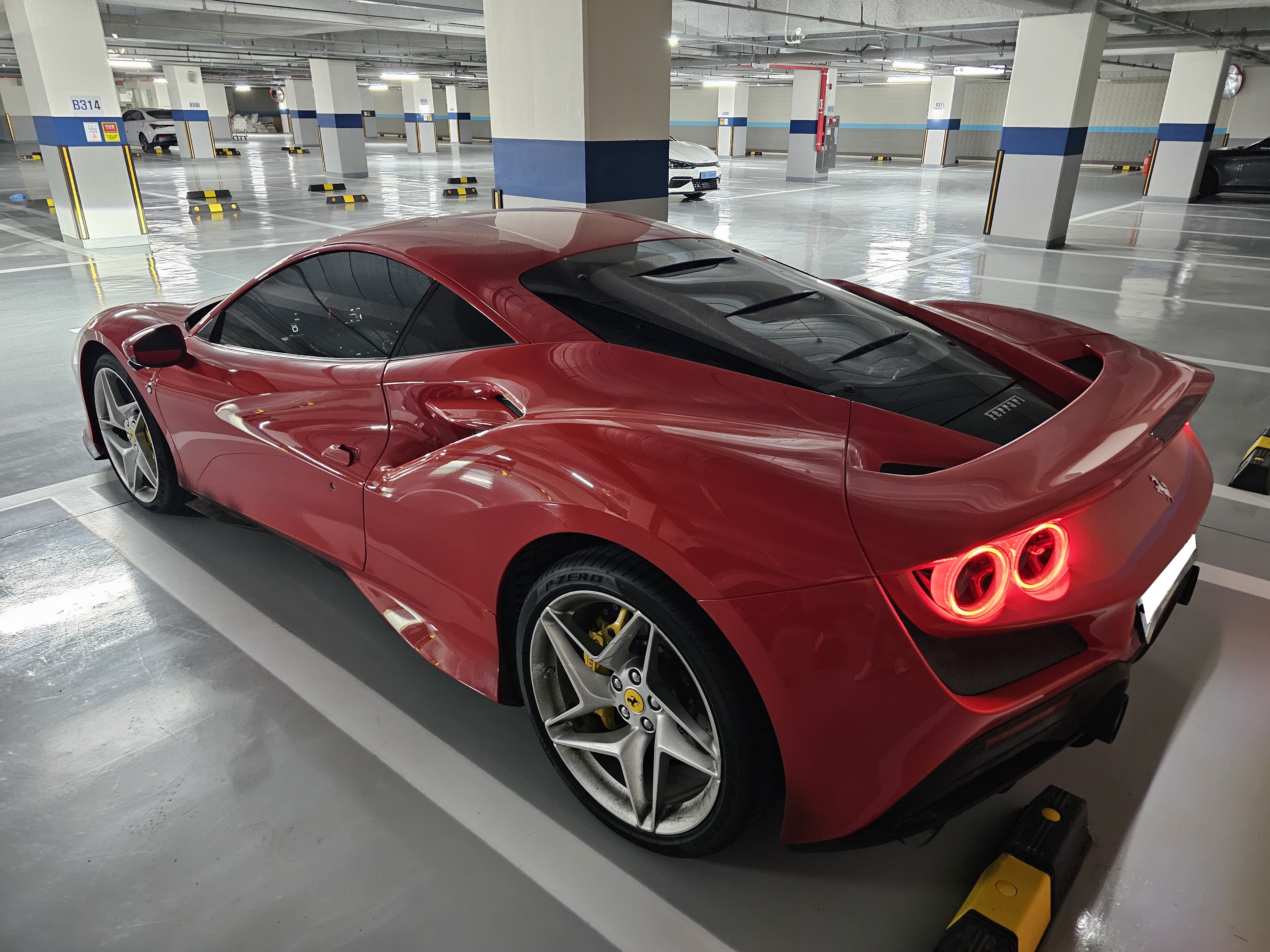 2021 Ferrari F8