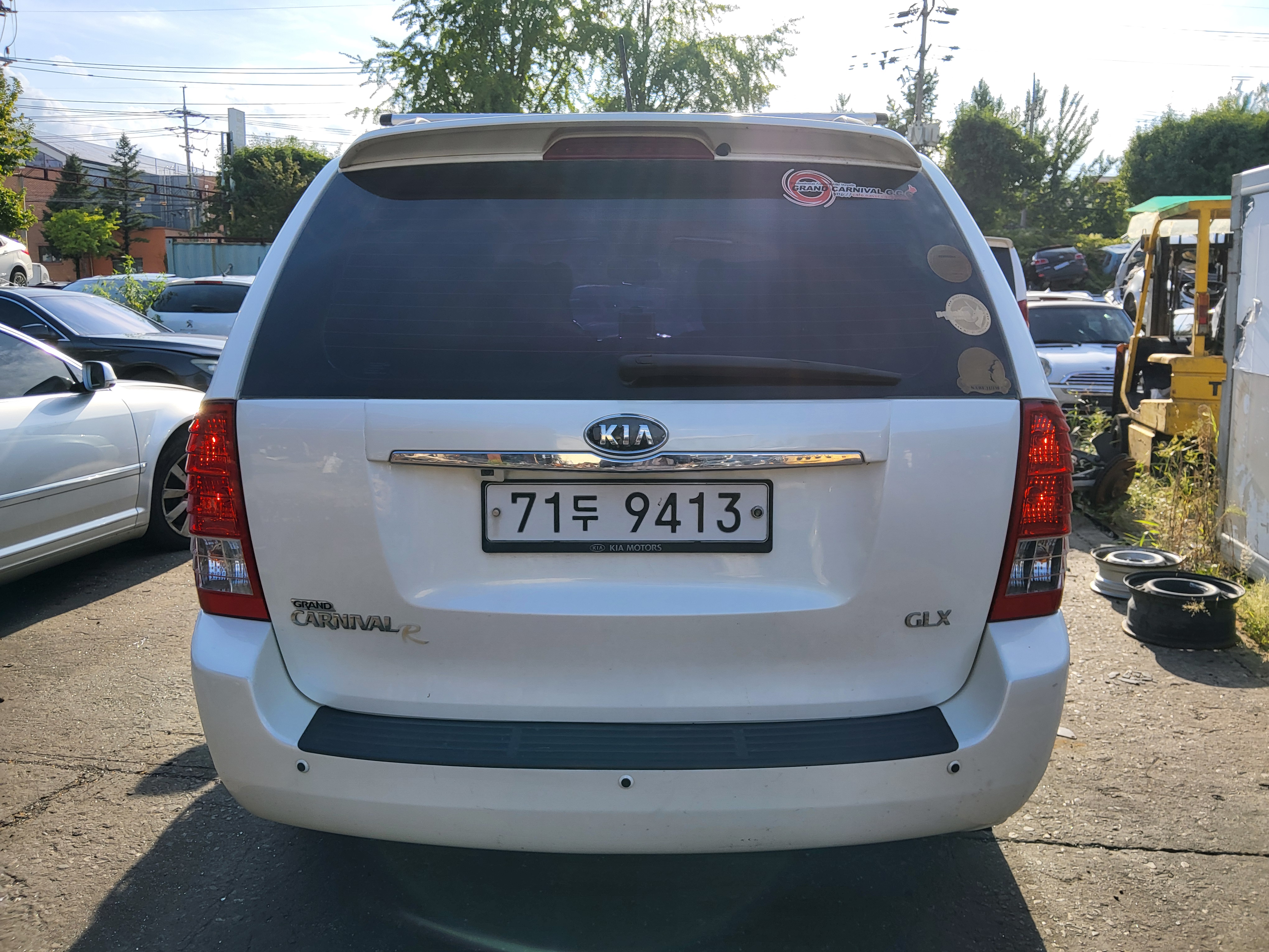2011 Kia Grand Carnival R