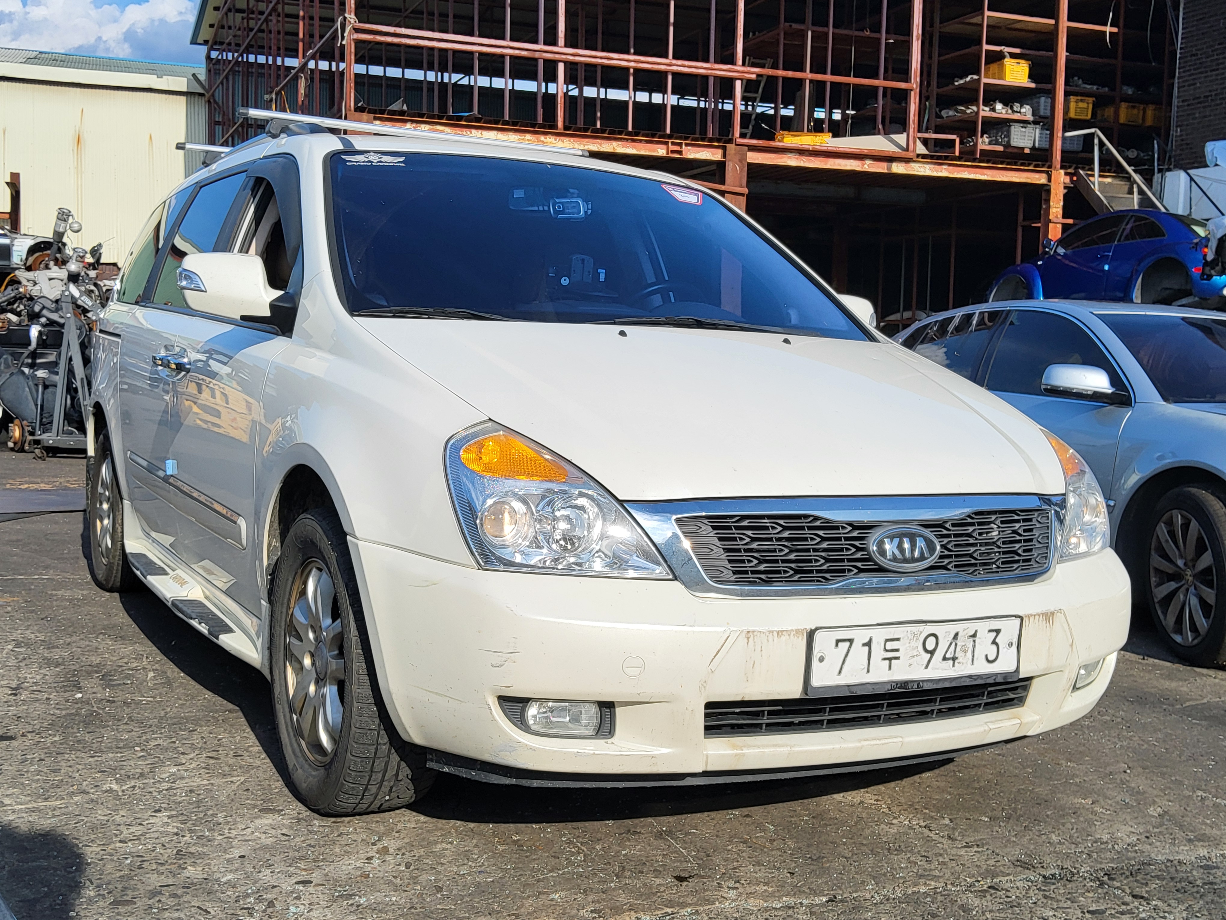 2011 Kia Grand Carnival R
