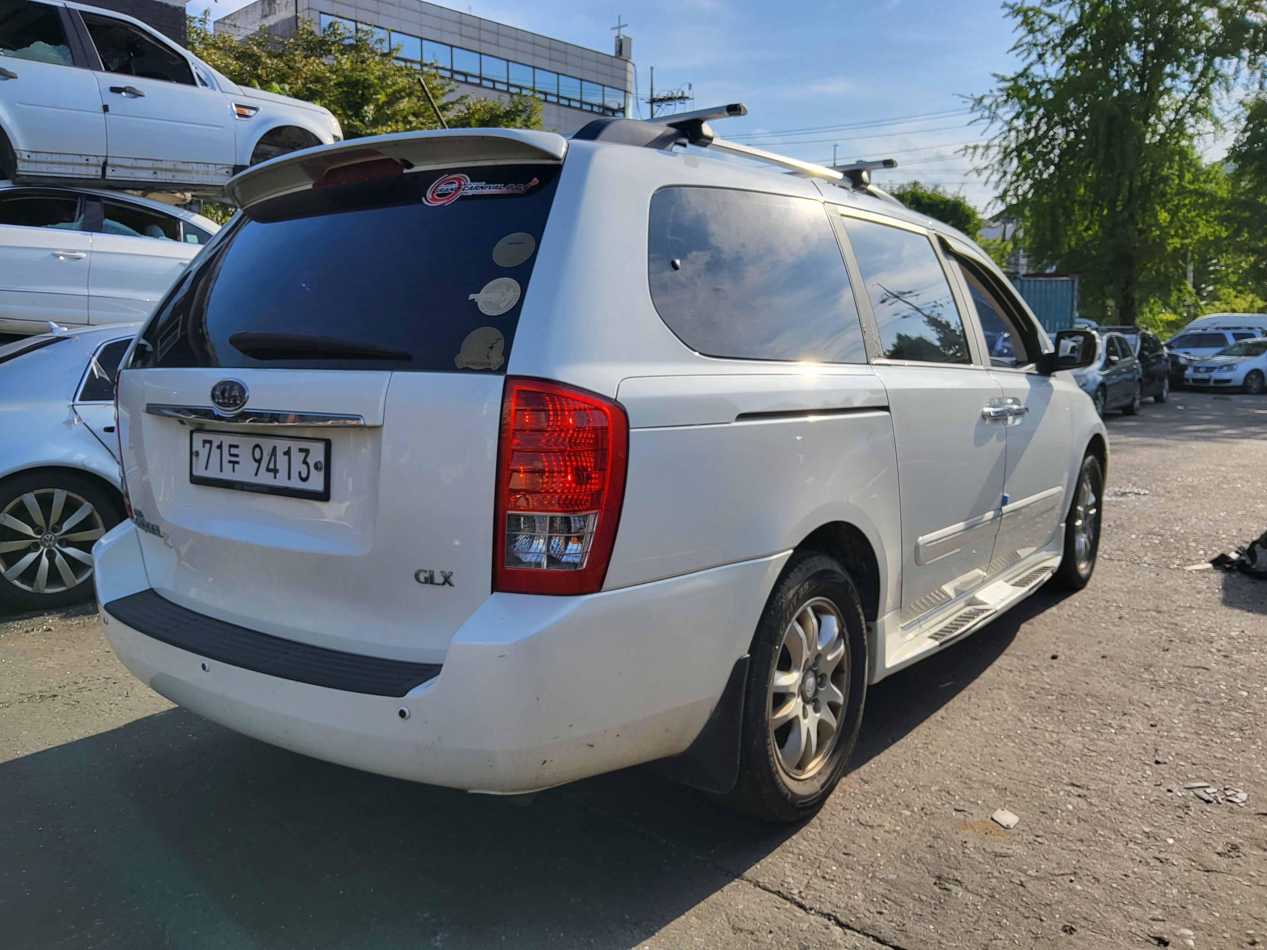 2011 Kia Grand Carnival R
