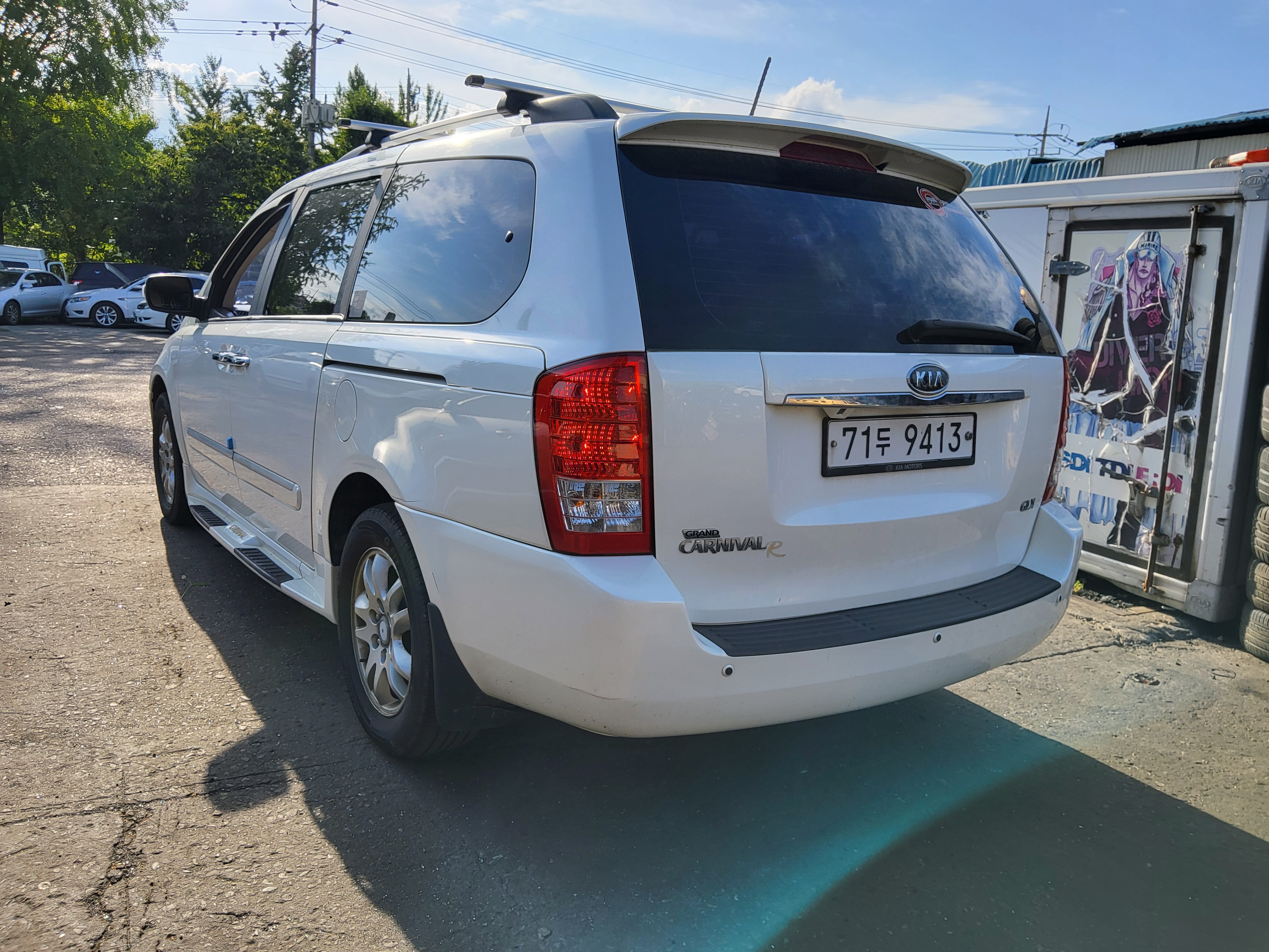 2011 Kia Grand Carnival R