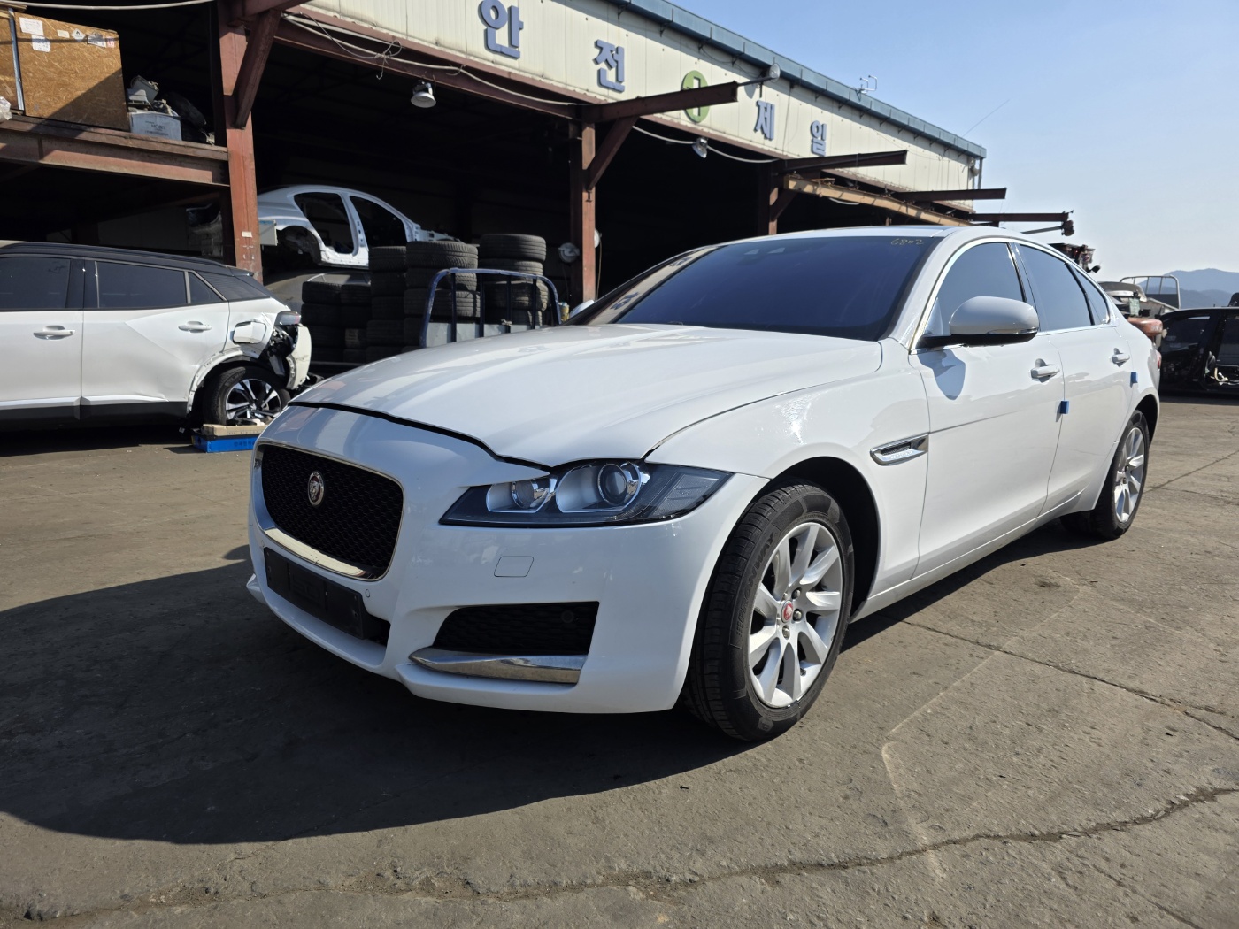 2017 Jaguar XF X260