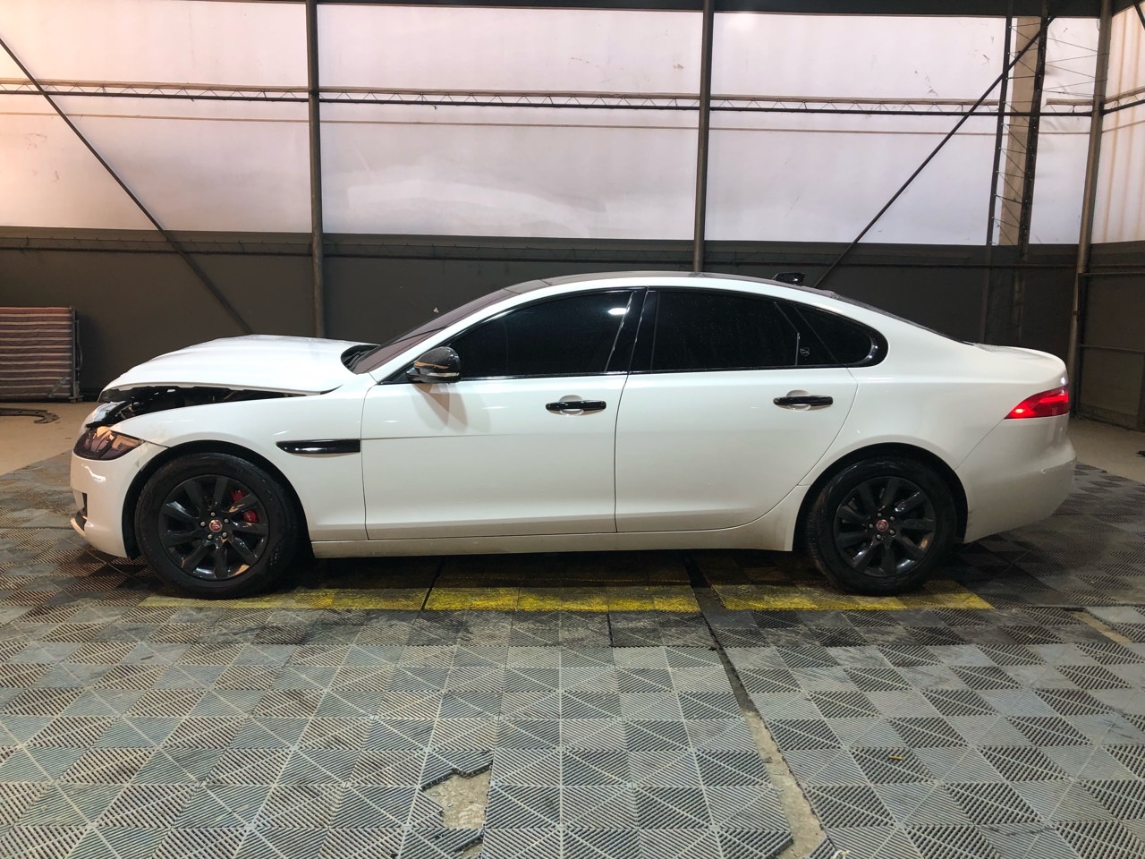 2017 Jaguar XF X260