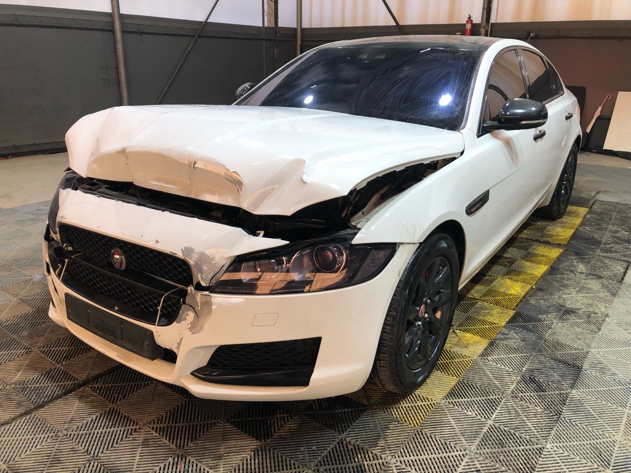 2017 Jaguar XF X260