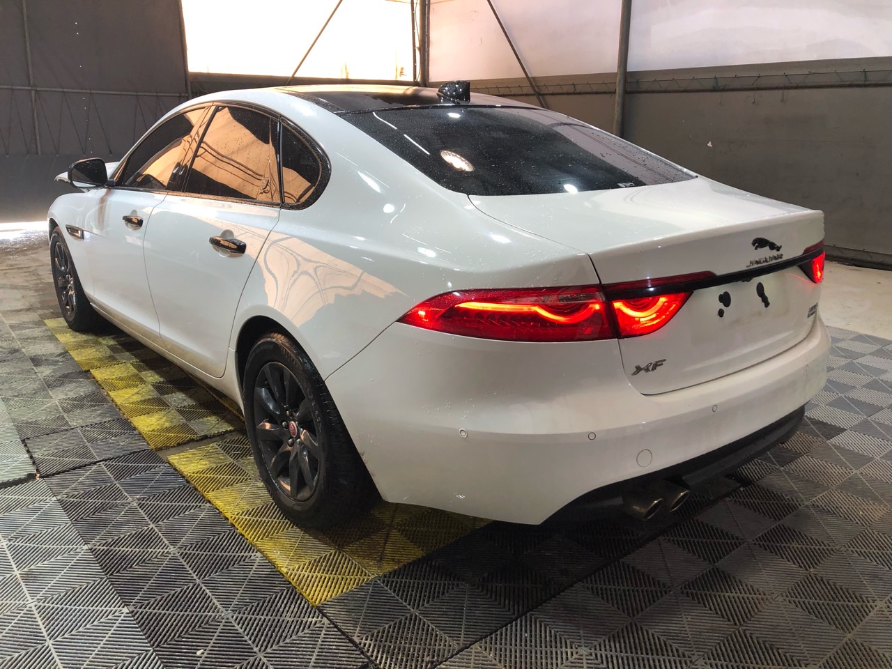 2017 Jaguar XF X260