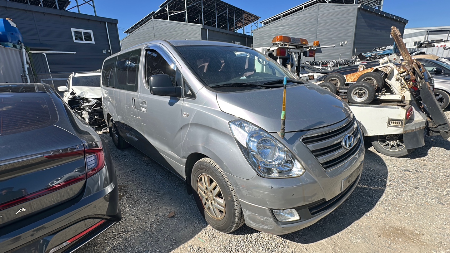 2016 Hyundai Grand Starex