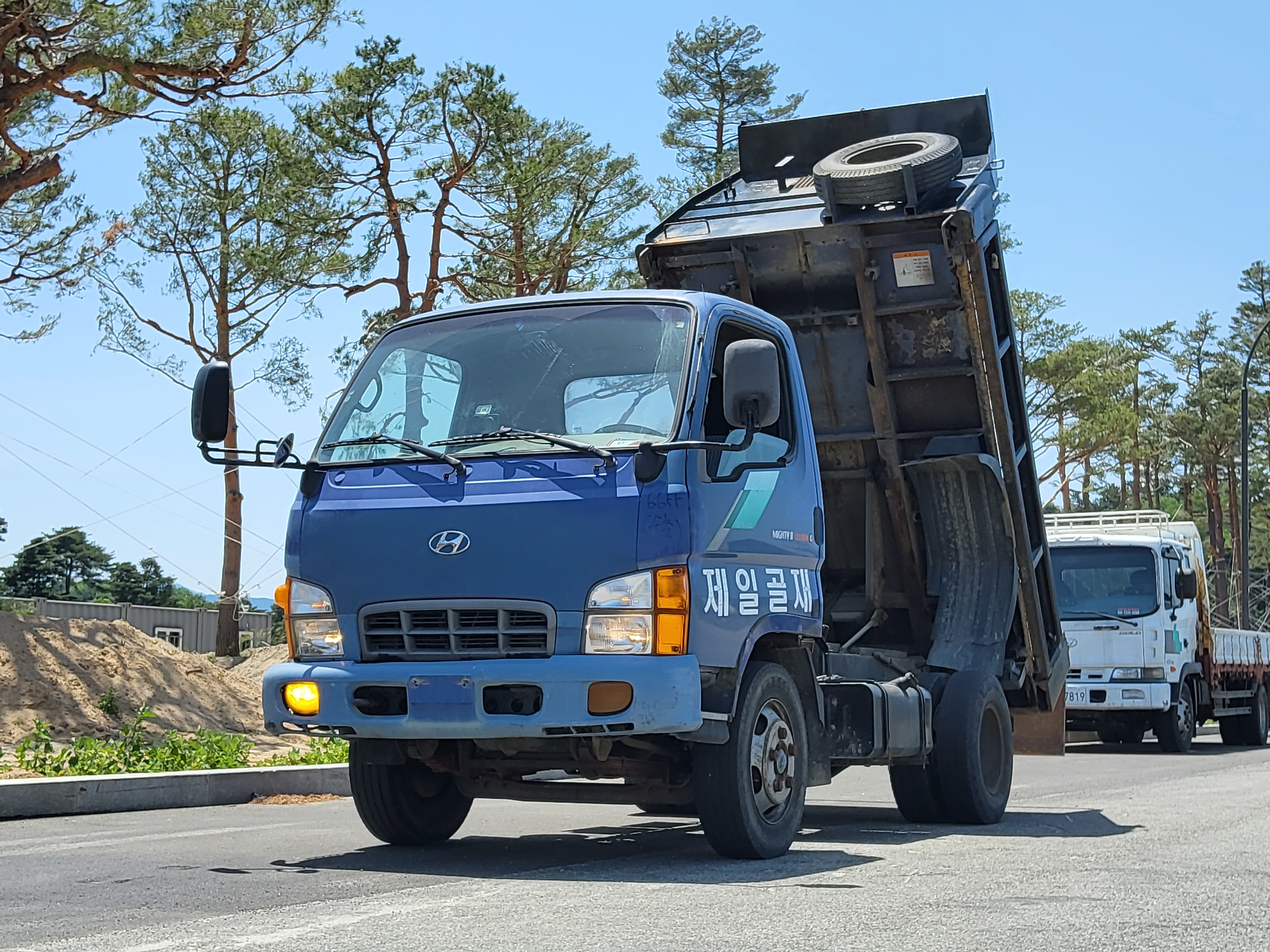 2002 Hyundai Mighty Dump