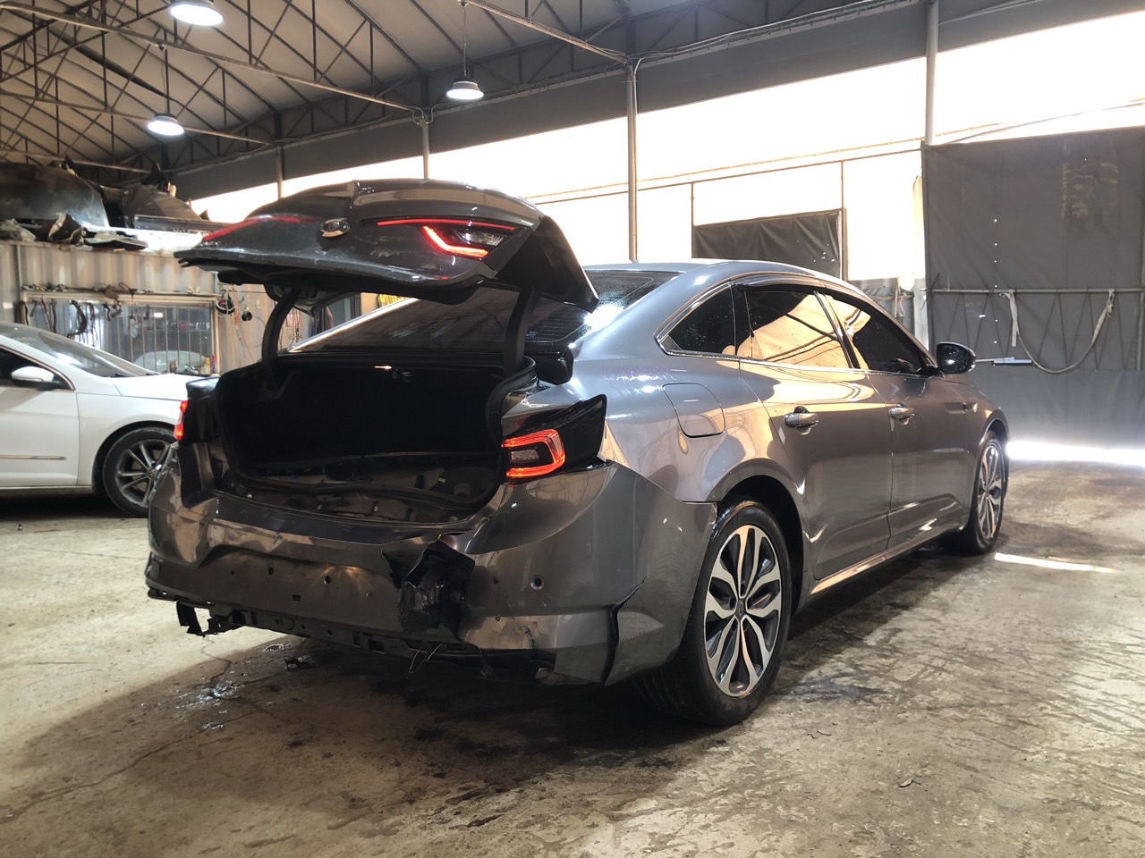 2017 Renault The New SM6