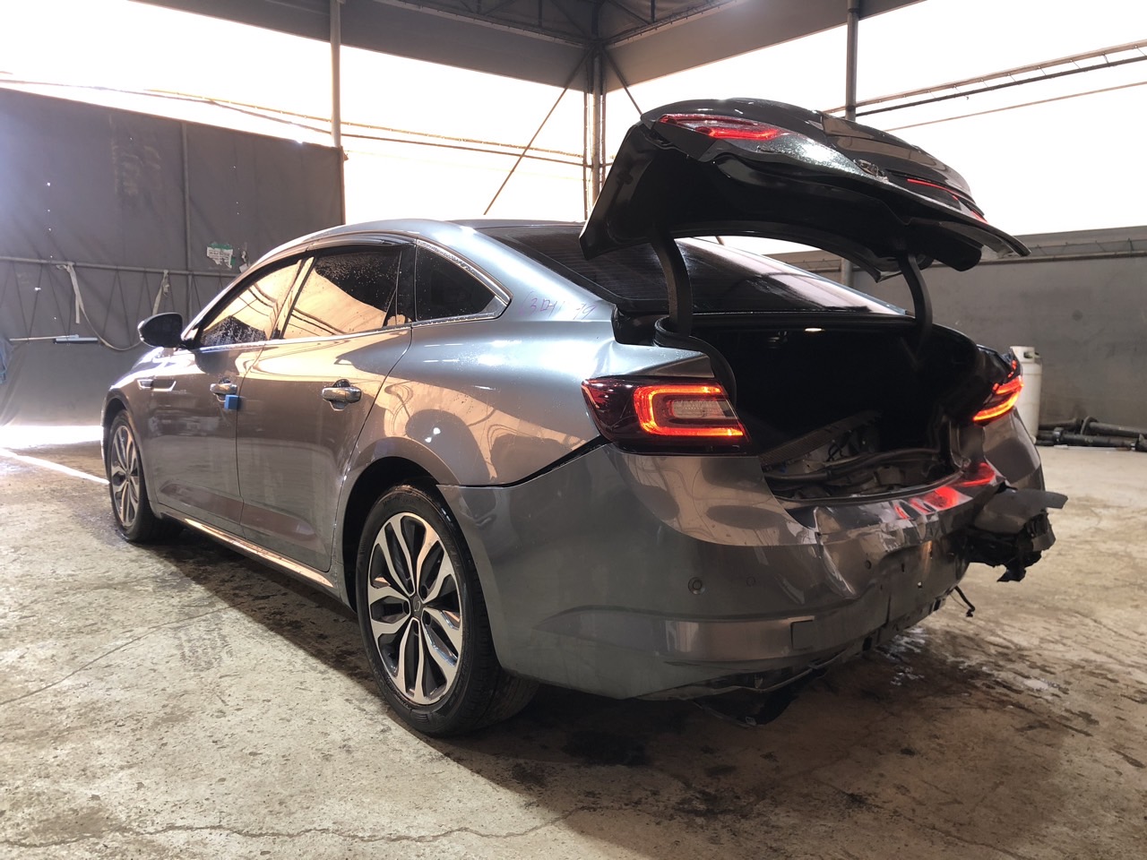 2017 Renault The New SM6