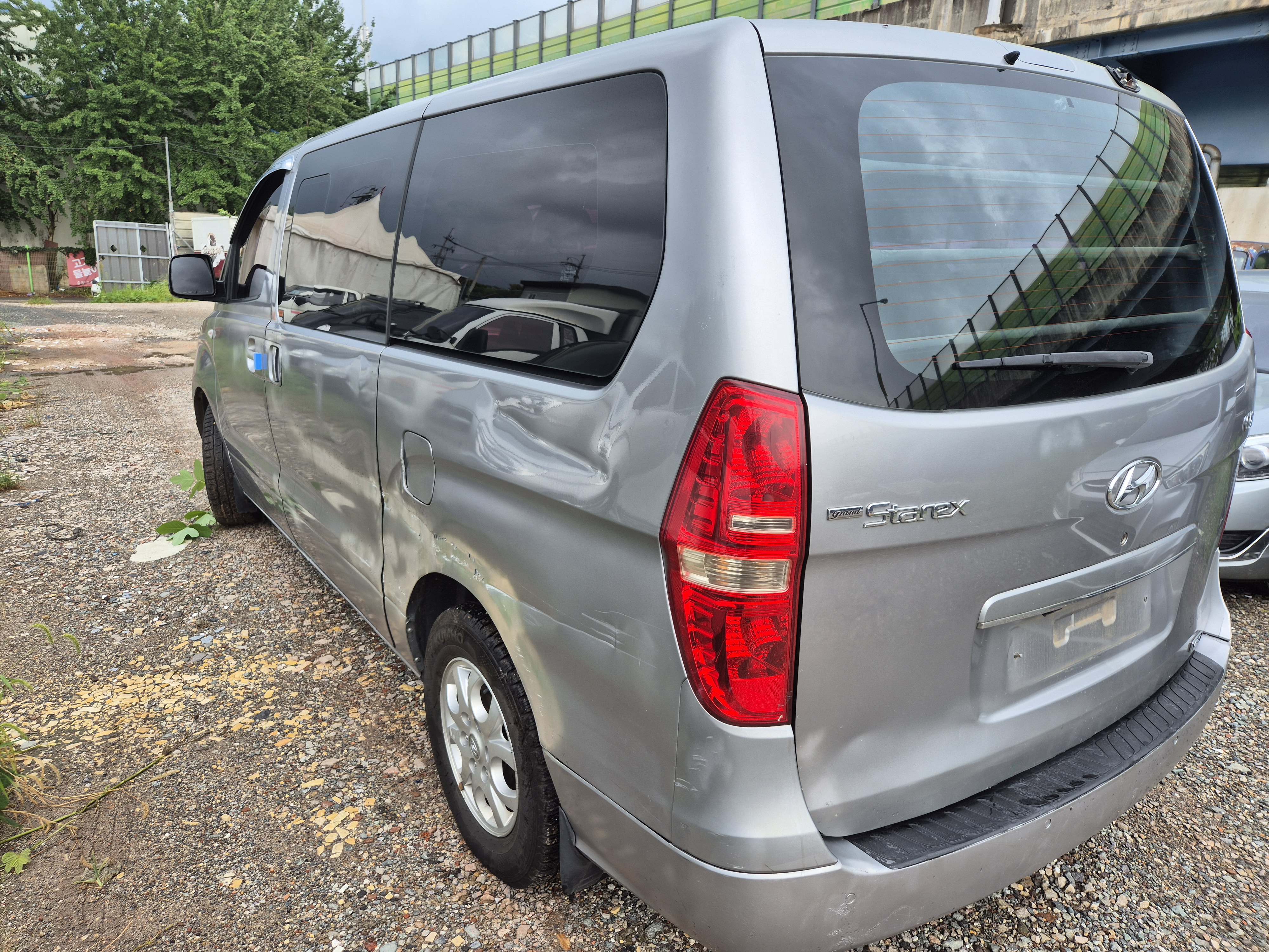 2012 Hyundai Grand Starex