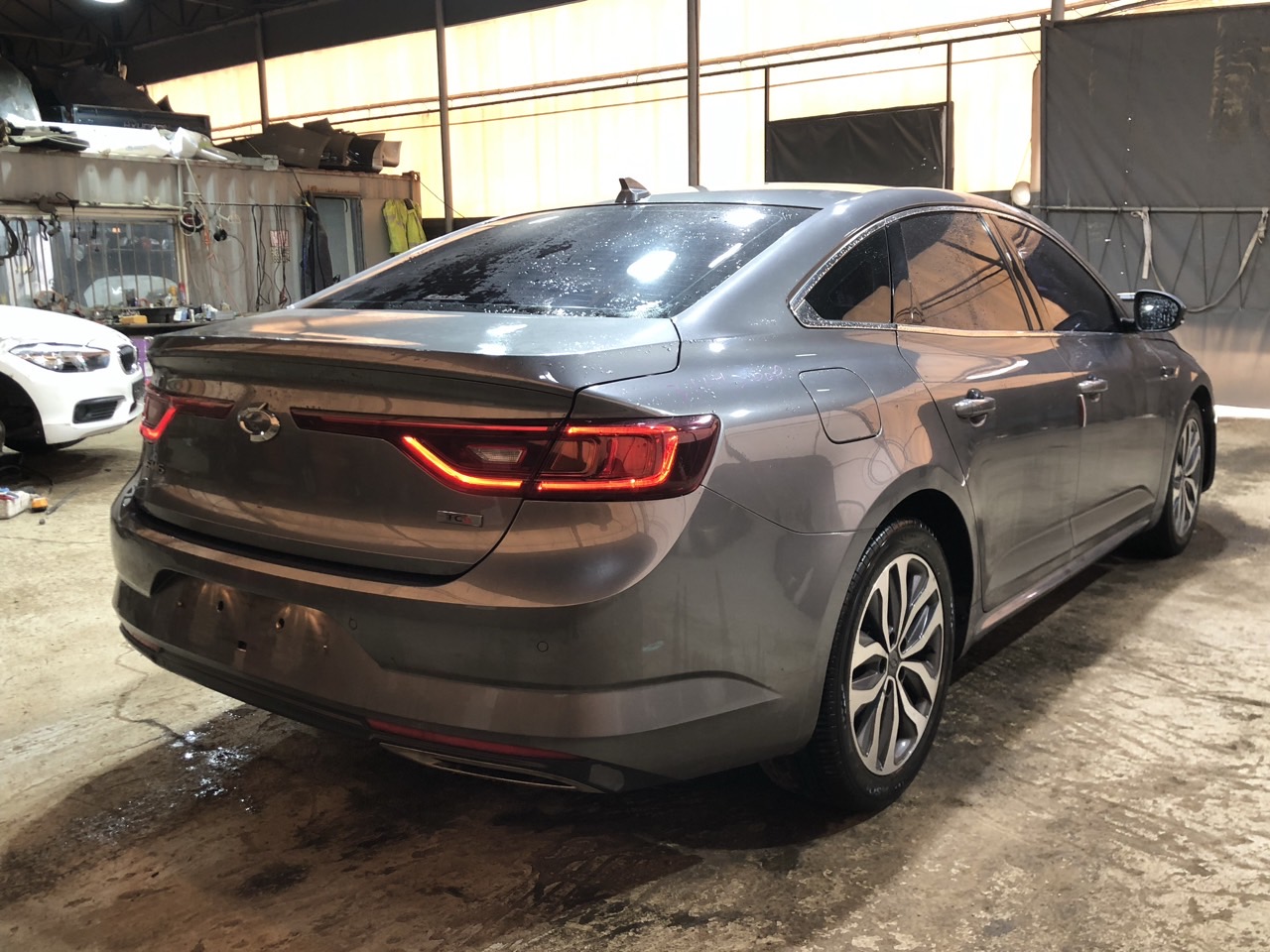 2017 Renault The New SM6