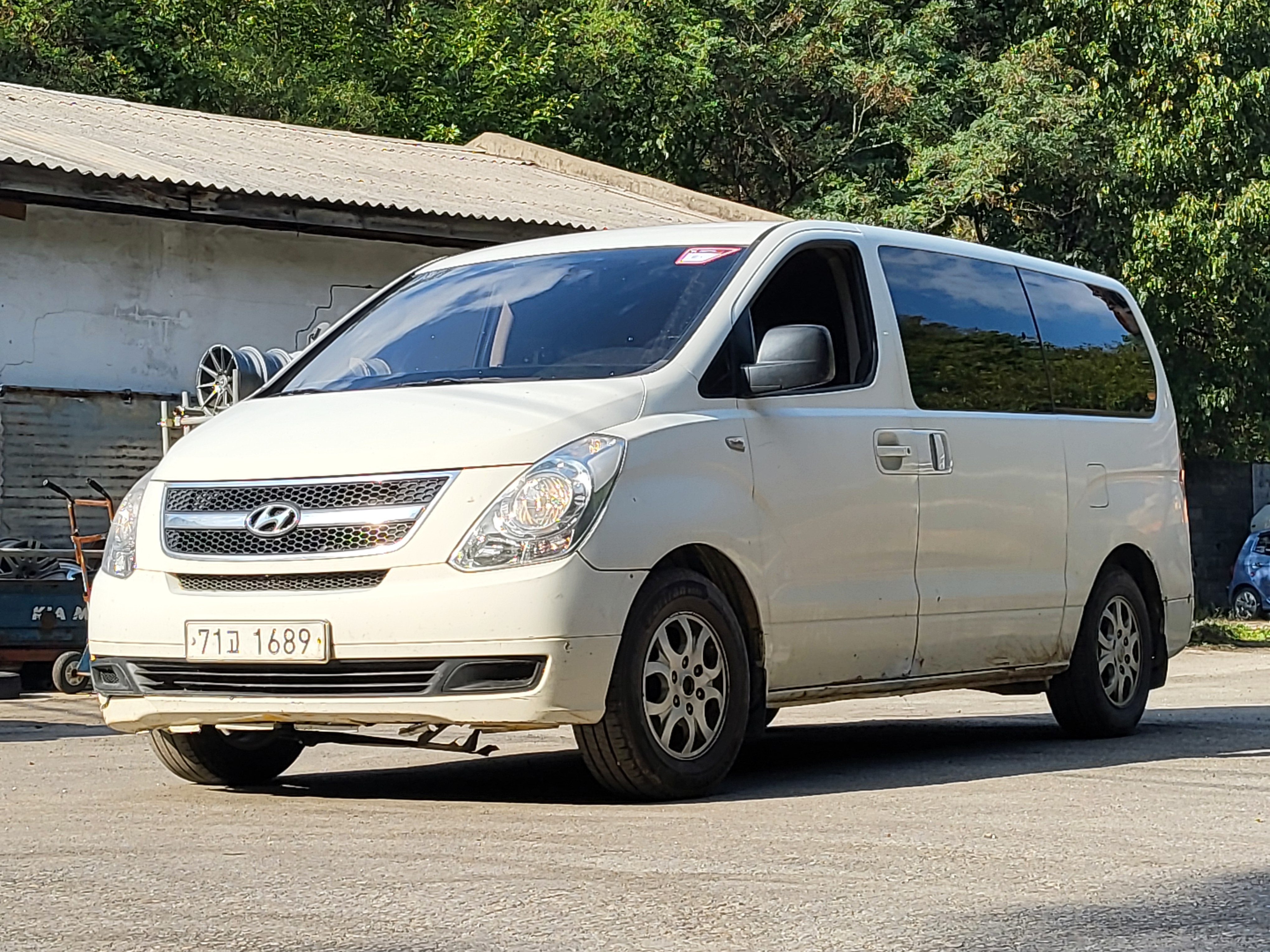 2011 Hyundai Grand Starex