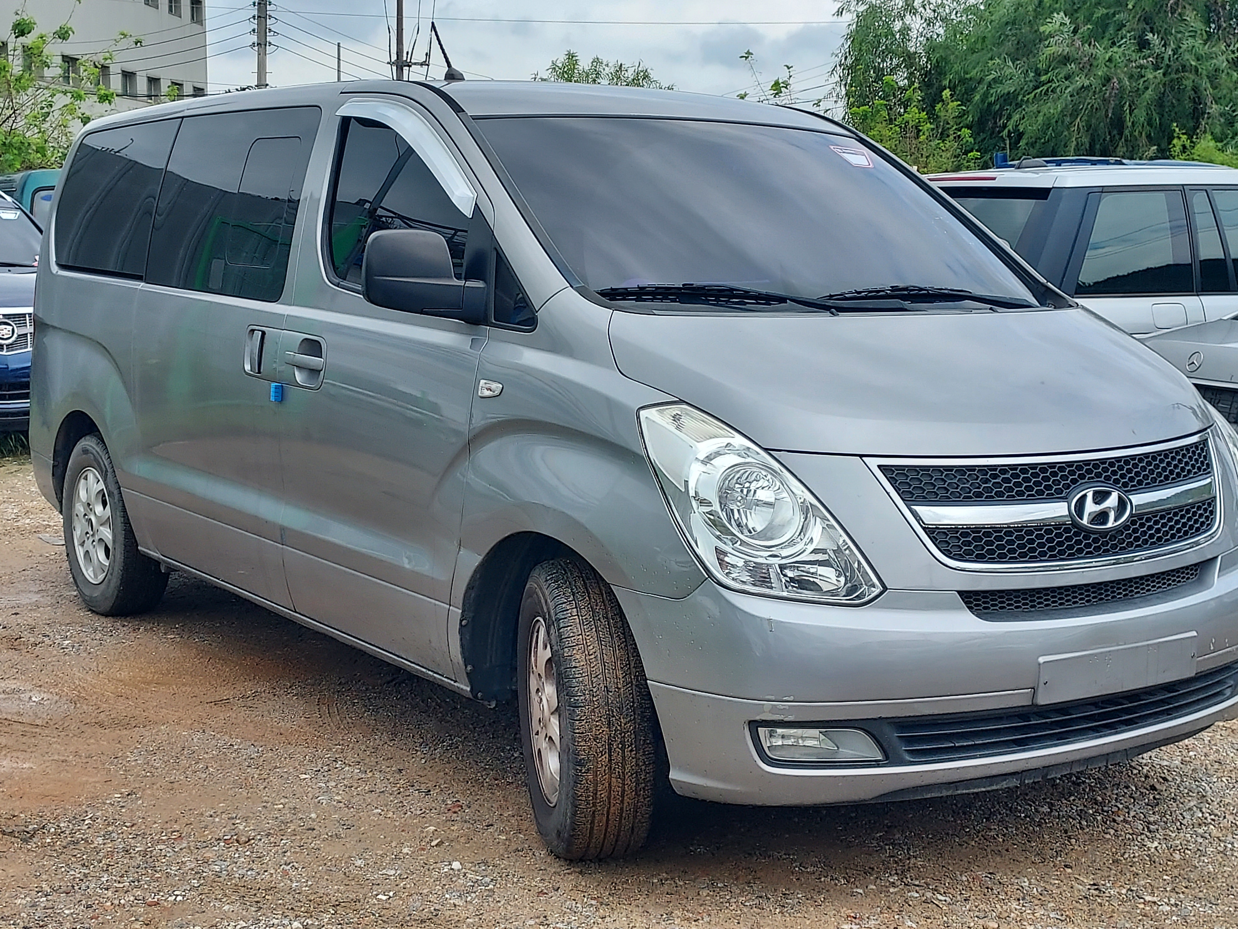 2011 Hyundai Grand Starex
