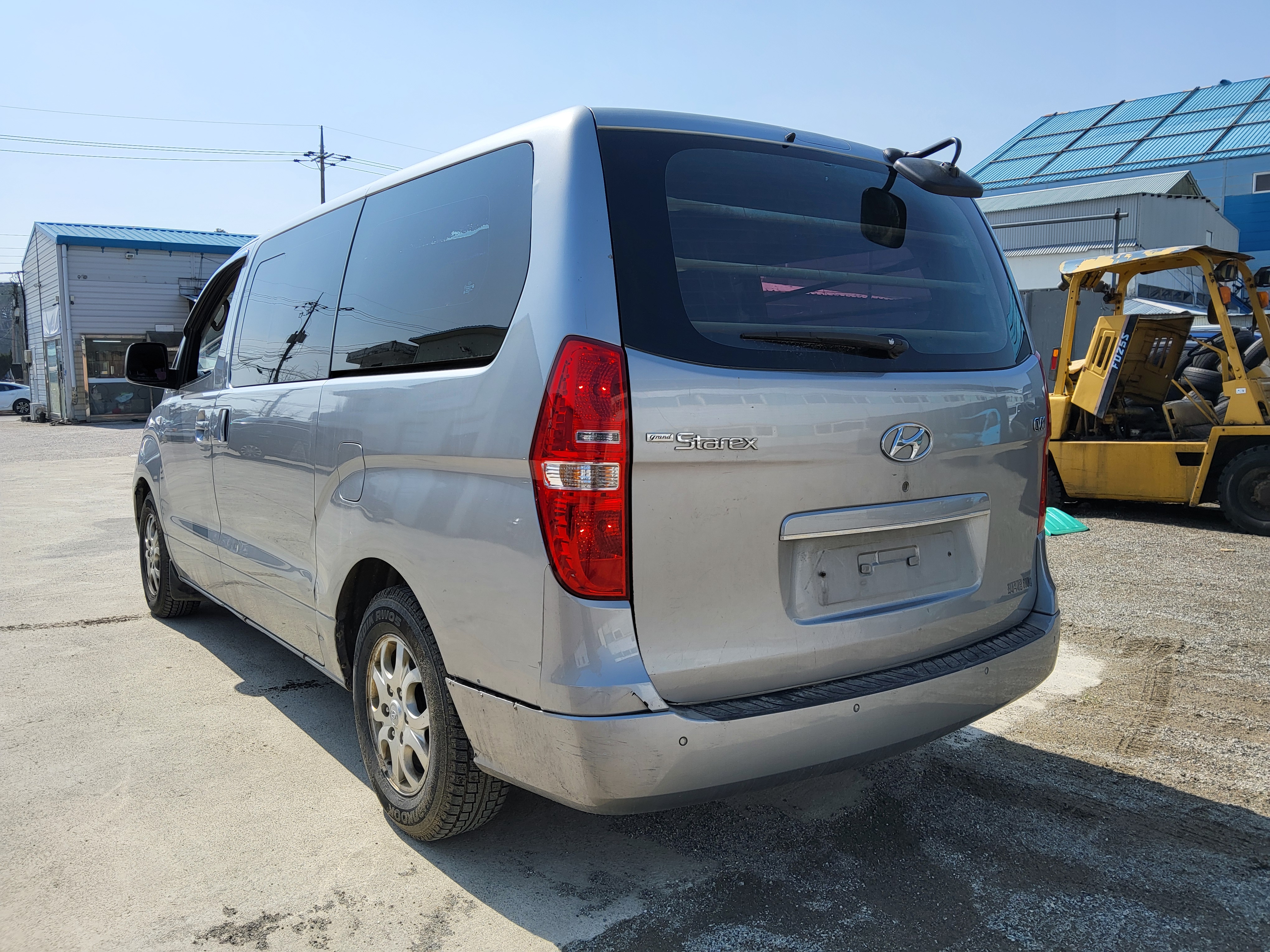 2012 Hyundai Grand Starex