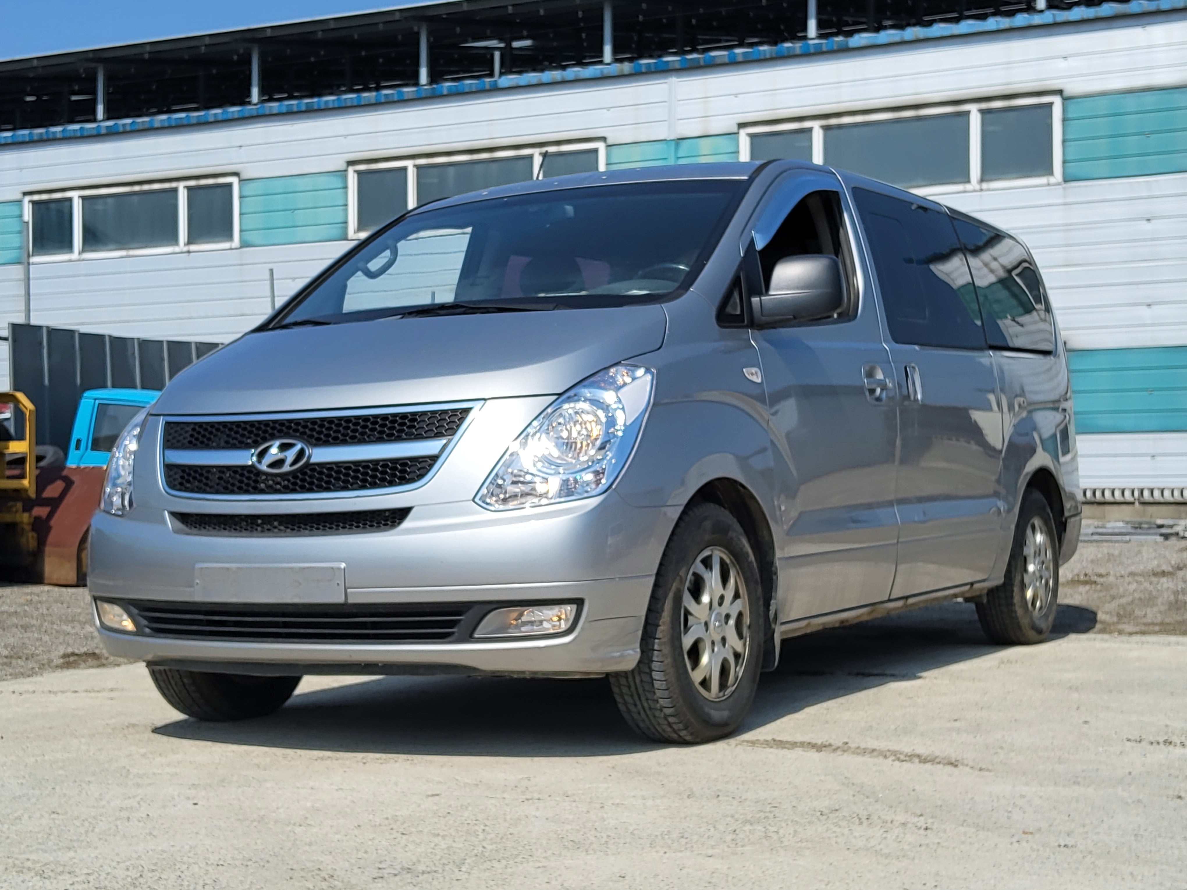 2012 Hyundai Grand Starex