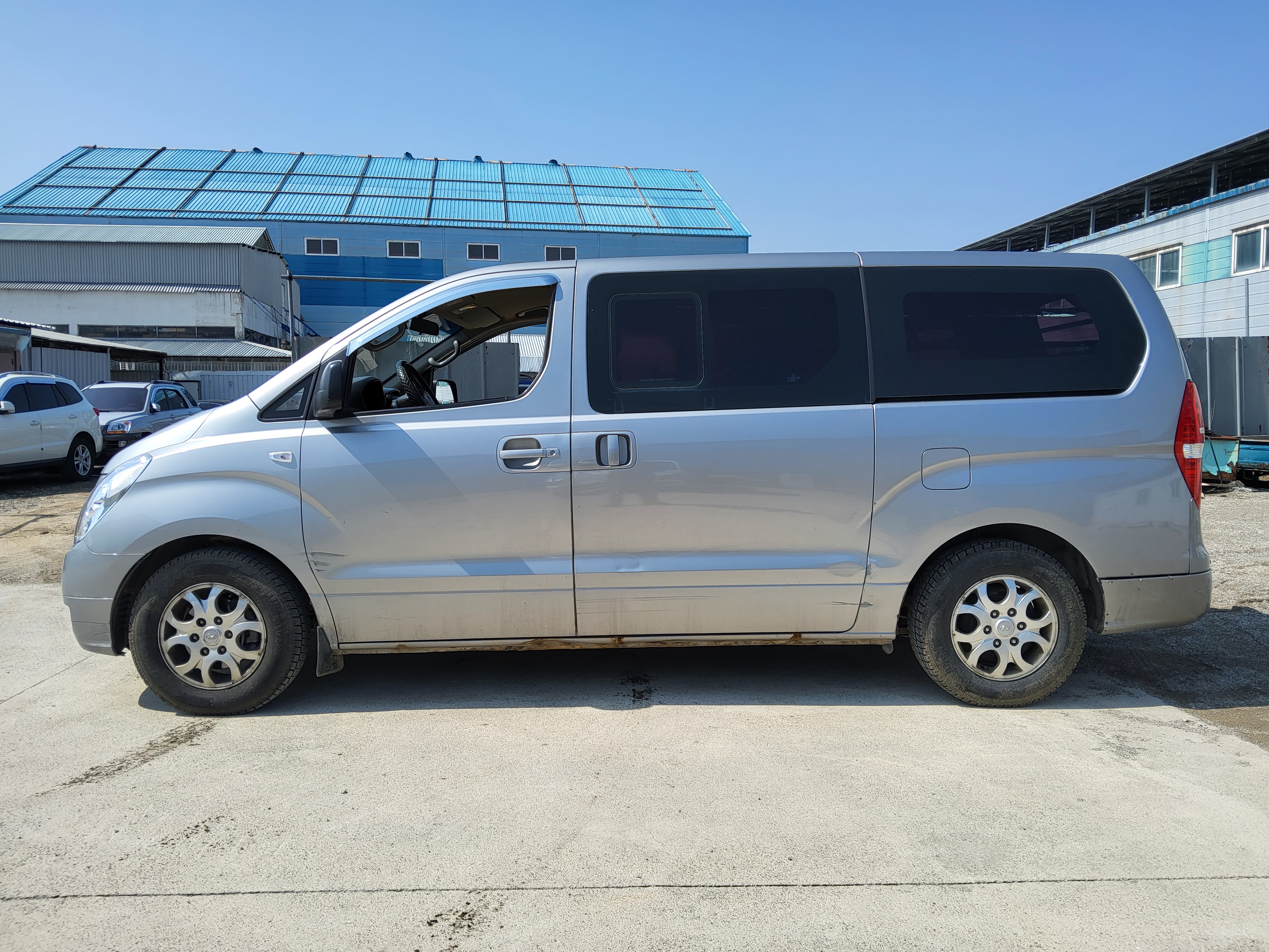 2012 Hyundai Grand Starex