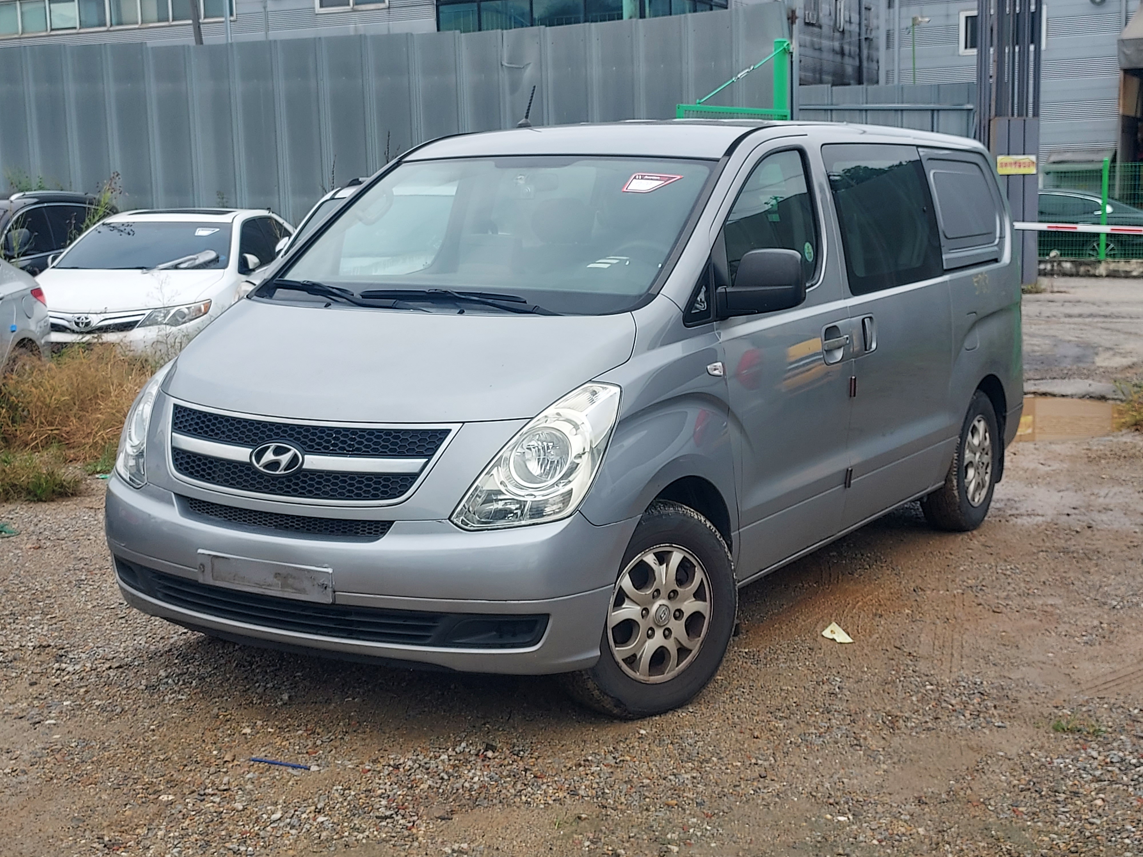 2011 Hyundai Grand Starex