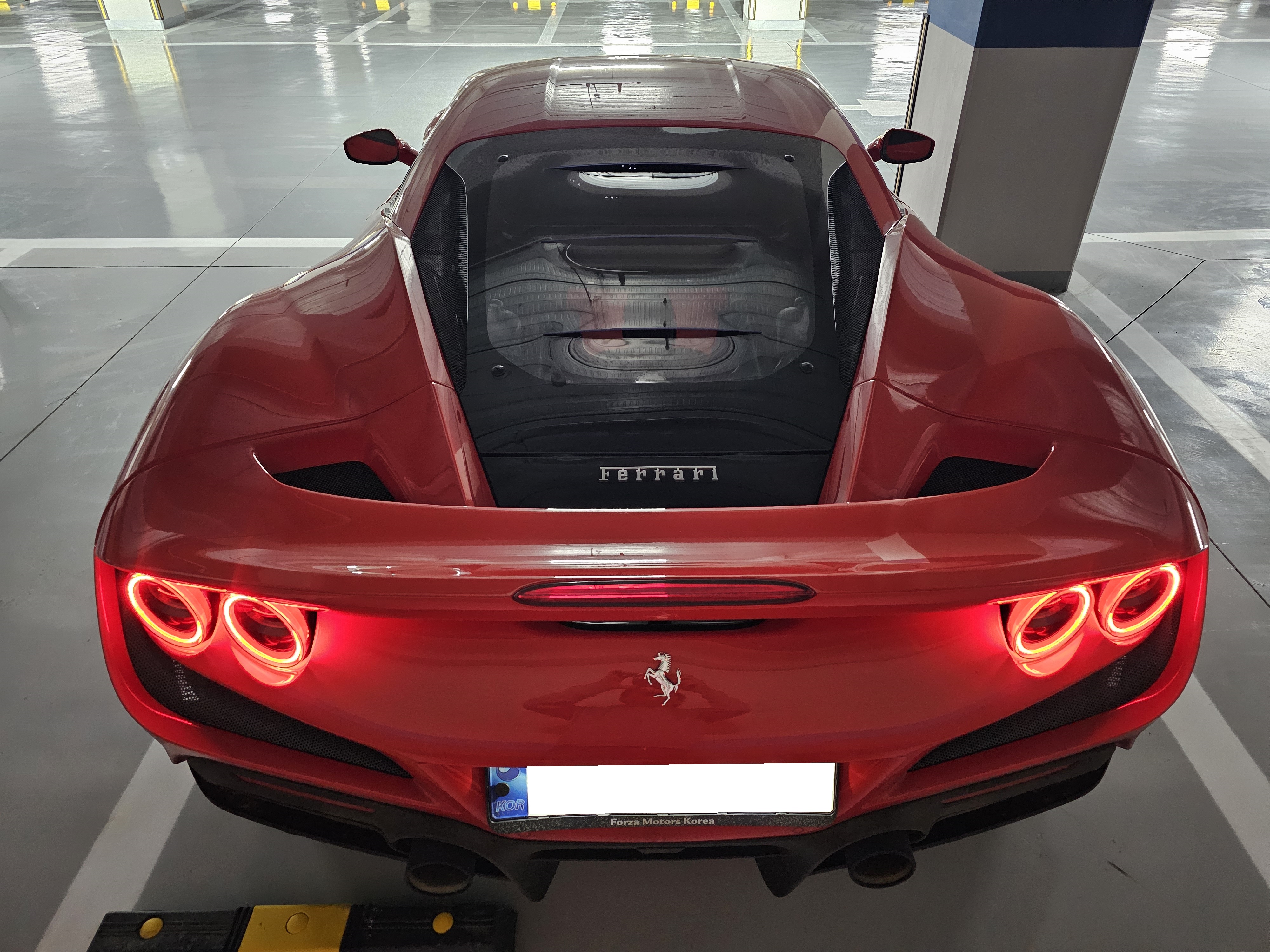 2021 Ferrari F8