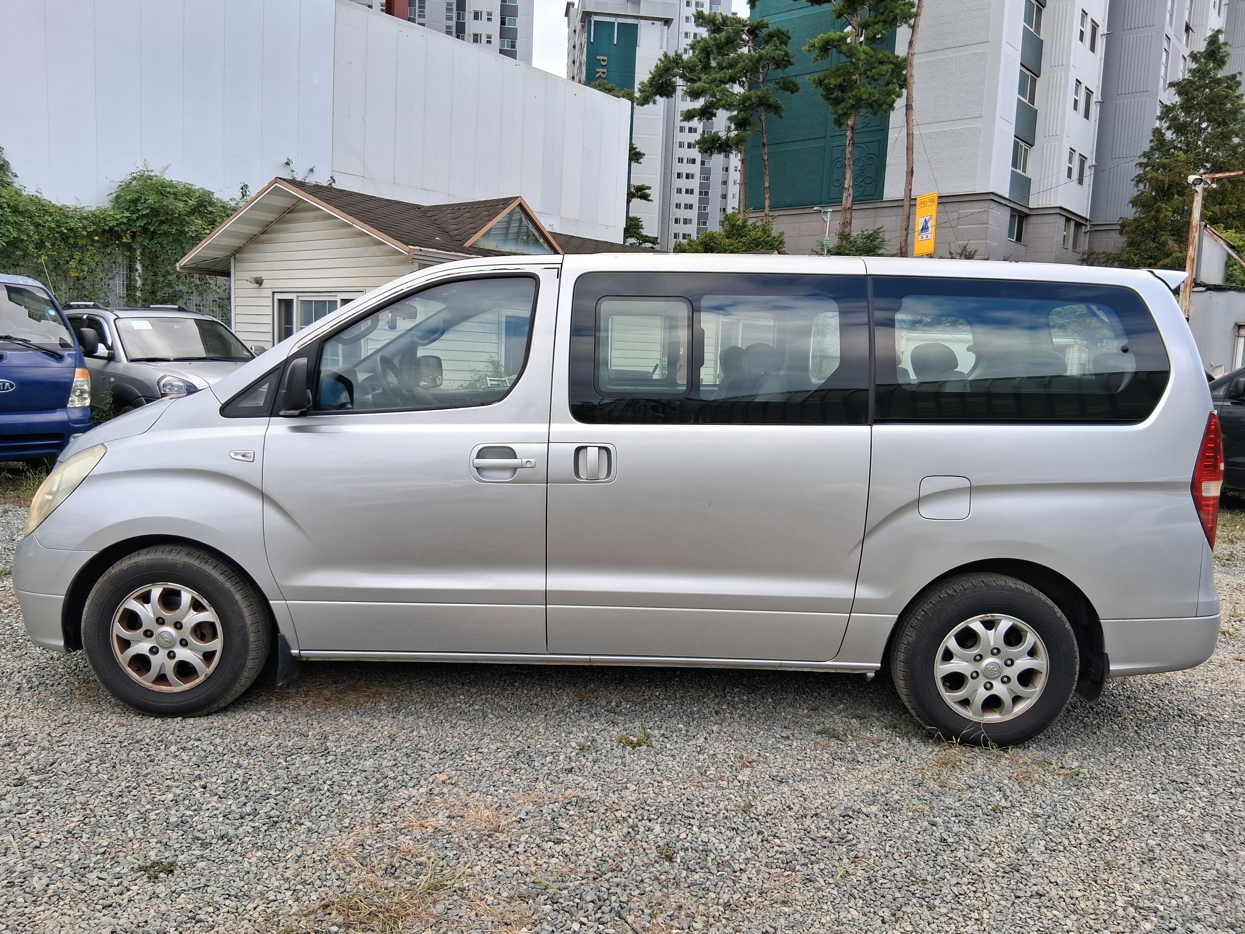 2010 Hyundai Grand Starex