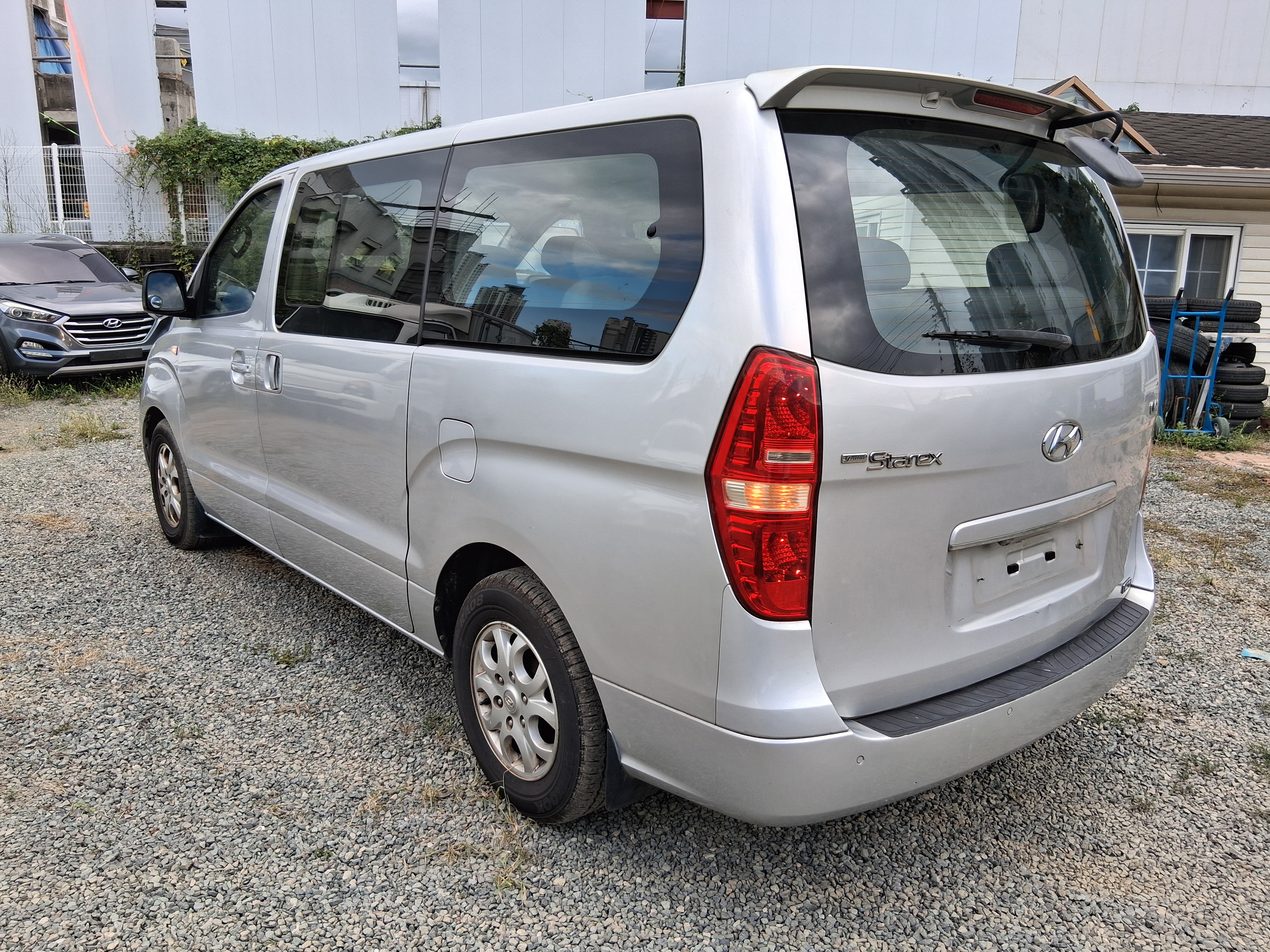 2010 Hyundai Grand Starex