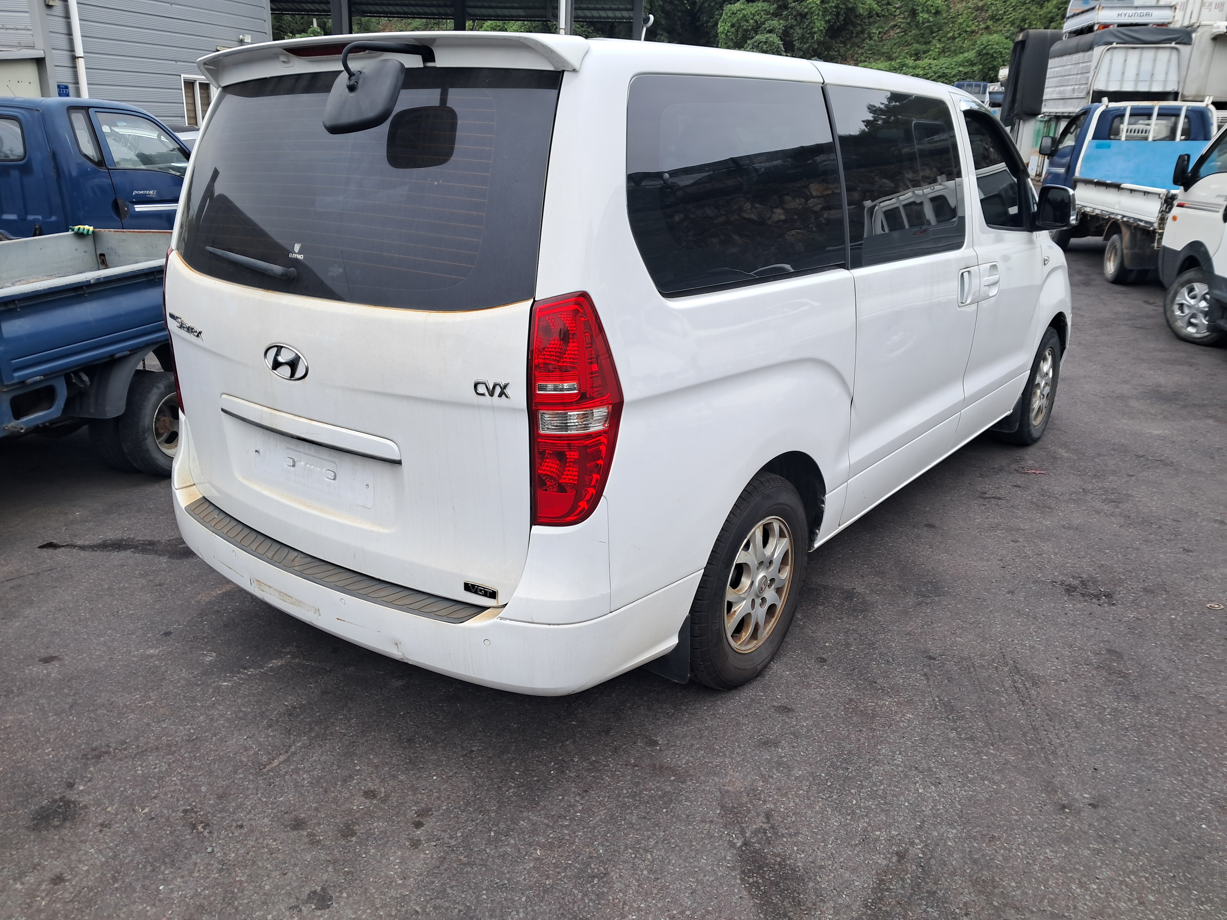 2012 Hyundai Grand Starex