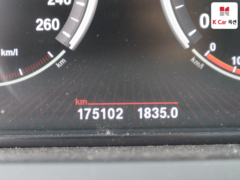 2012 BMW 7 Series (F01)