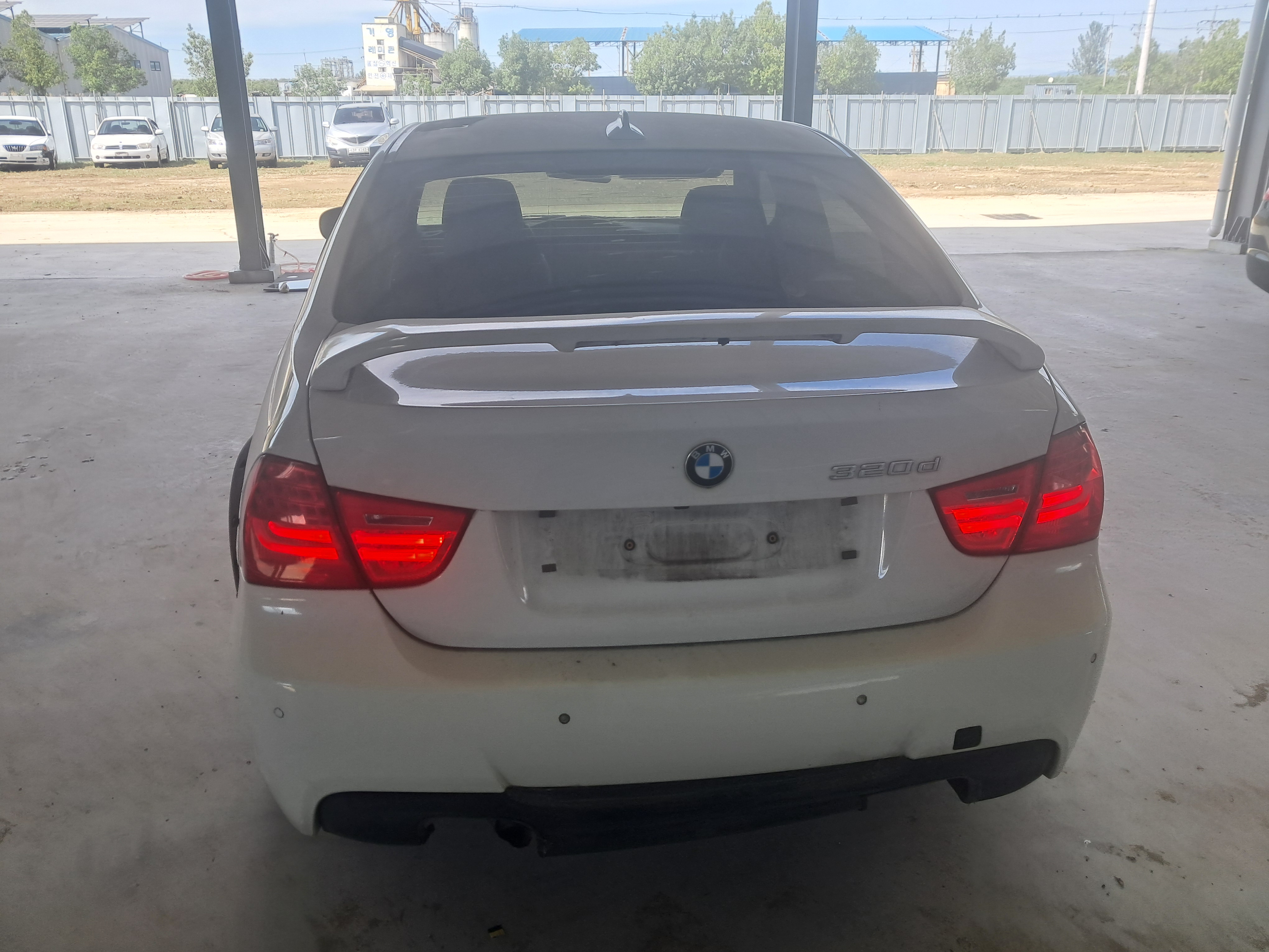 2011 BMW 3 Series (E90)