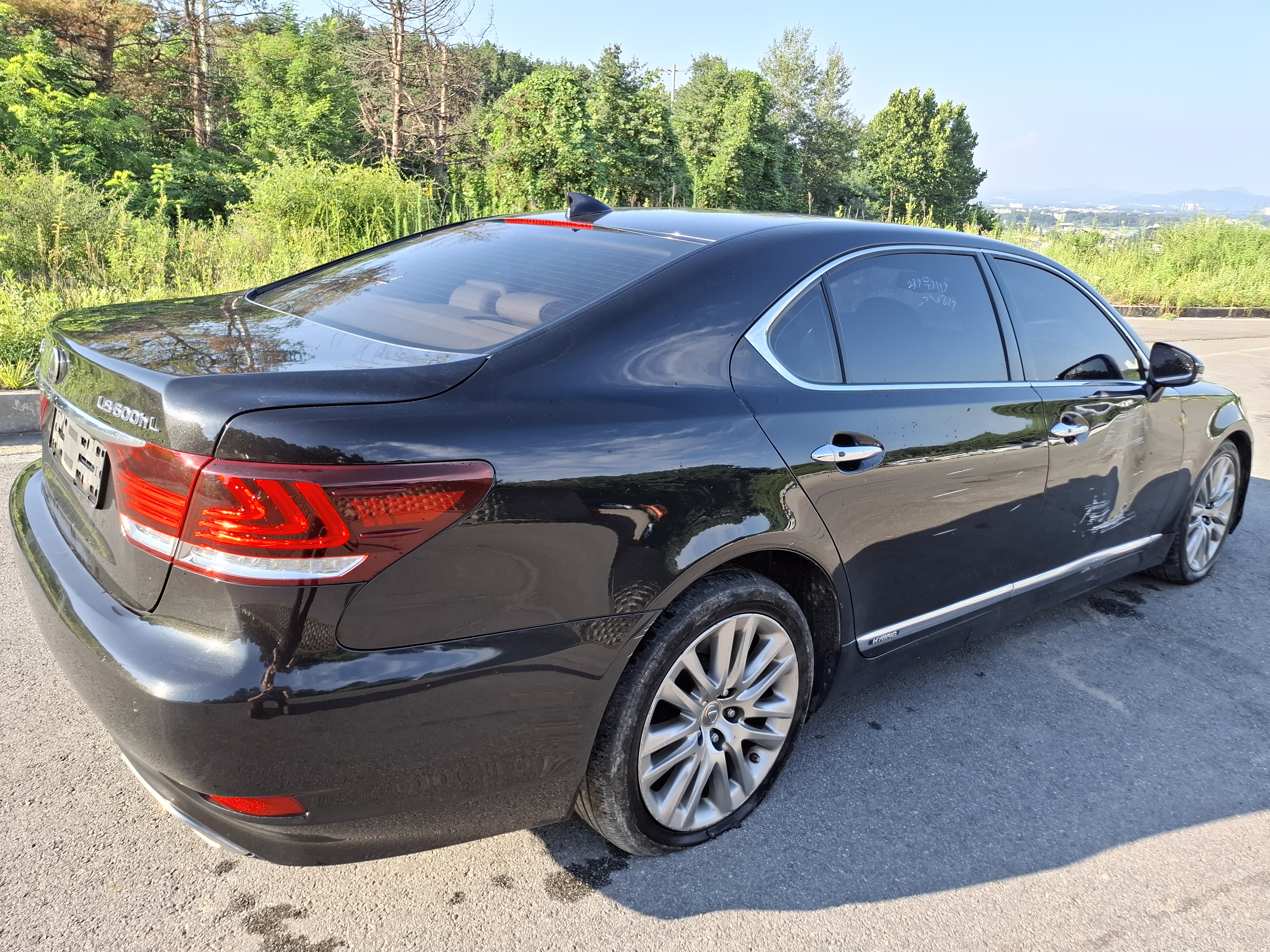 2016 Lexus LS600hL
