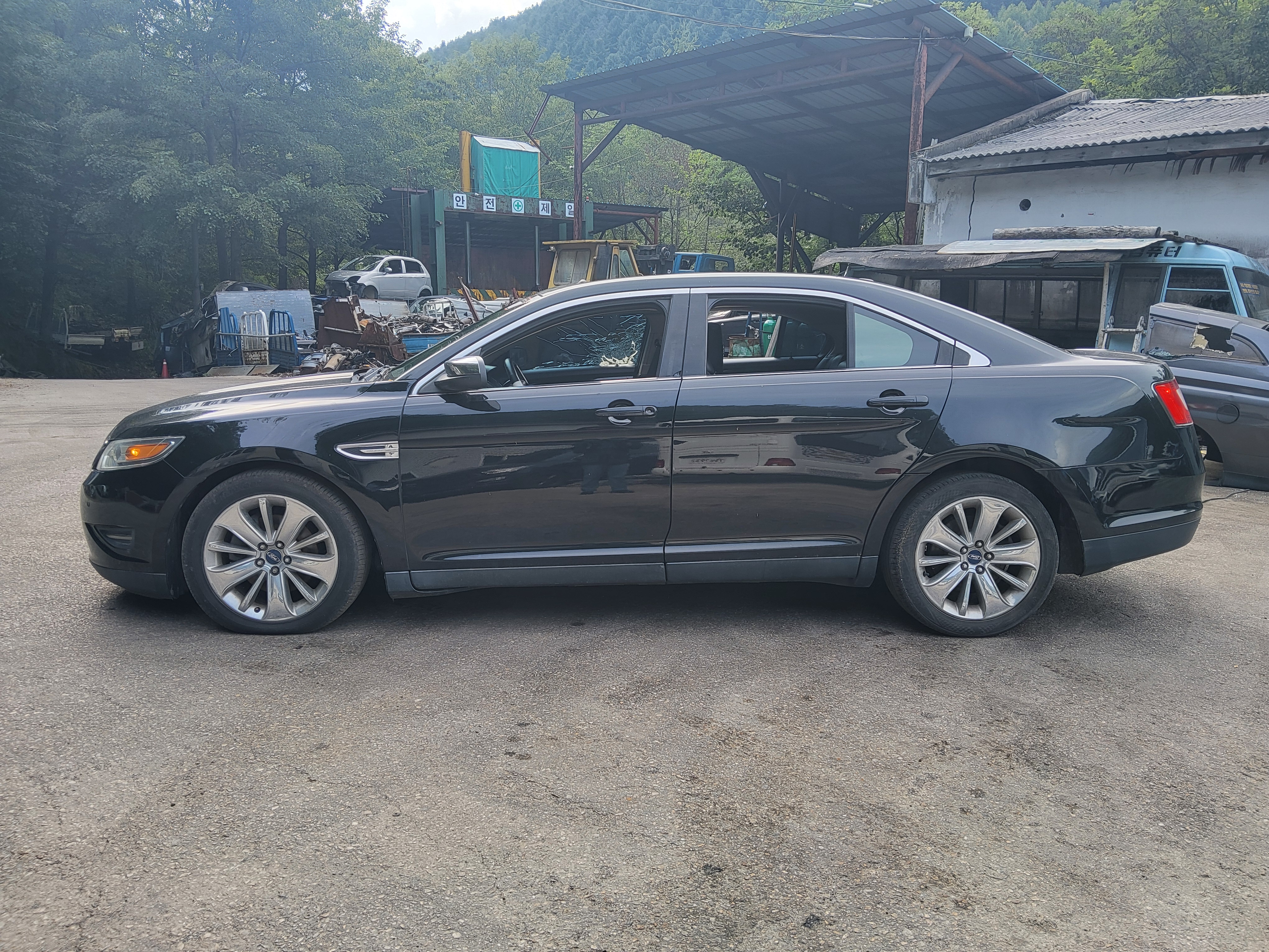 2010 Ford New Taurus