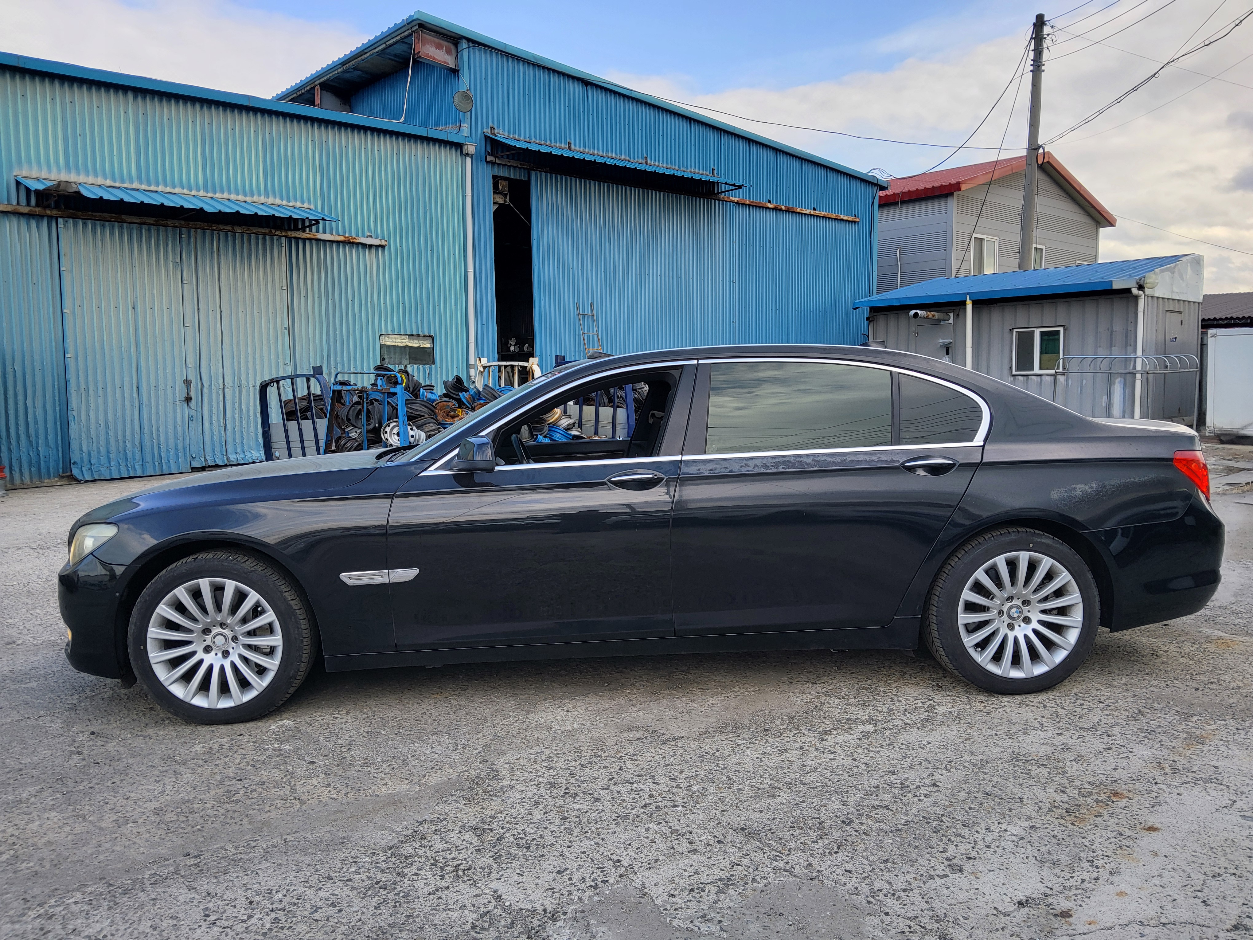 2009 BMW 7 Series (F01)